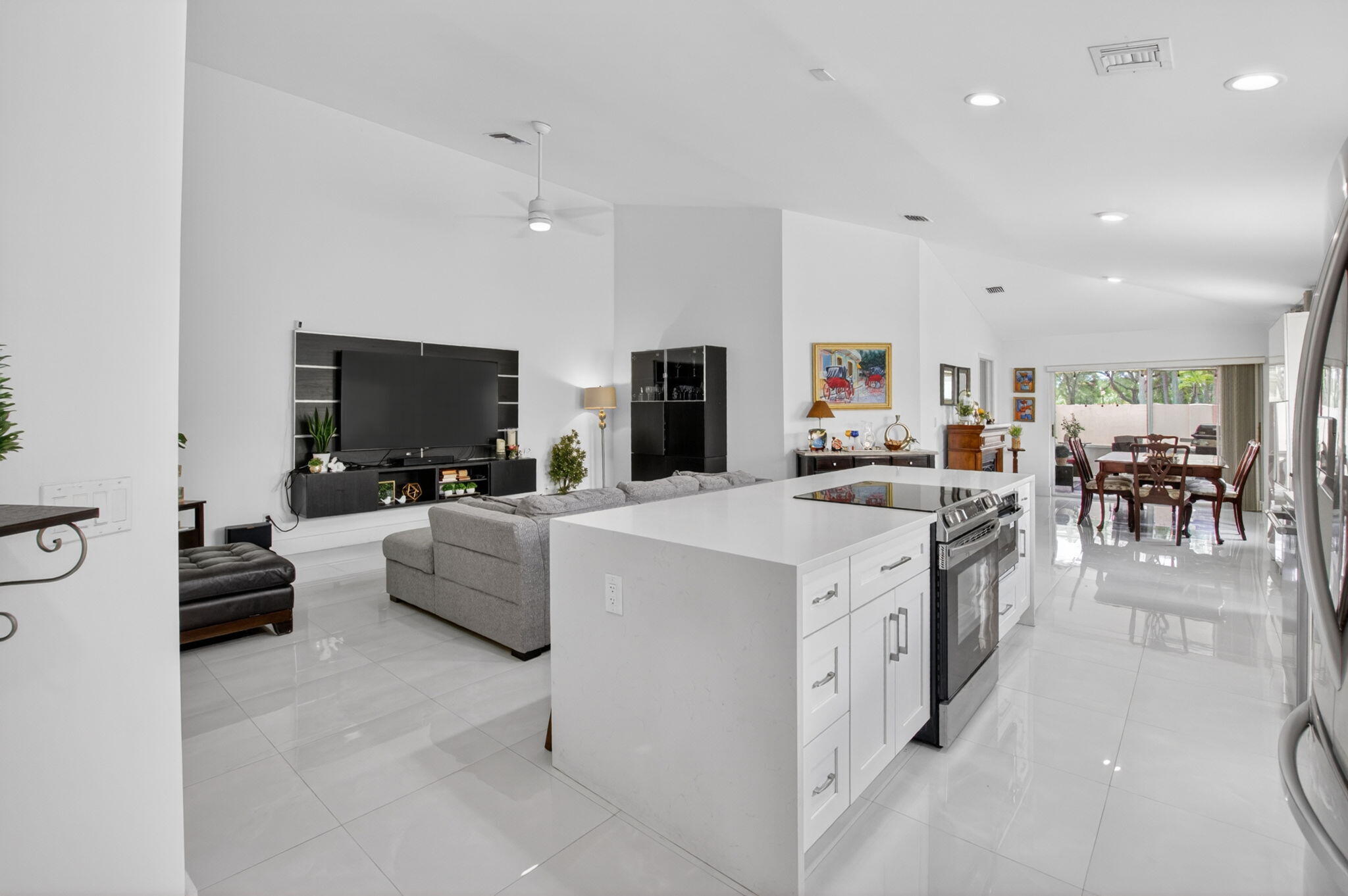 TROPICAL LAKES PH 2 - Residential