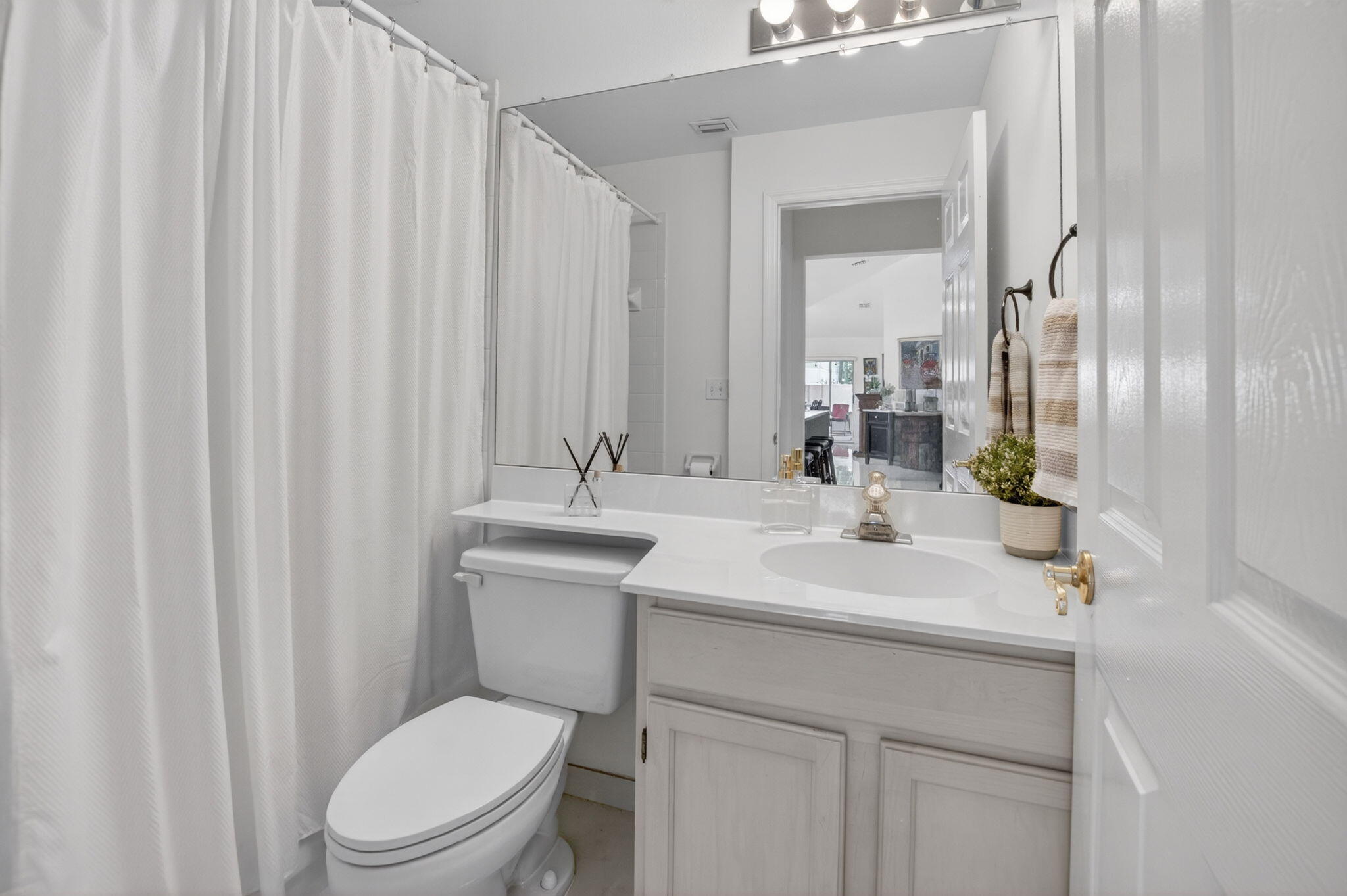 TROPICAL LAKES PH 2 - Residential