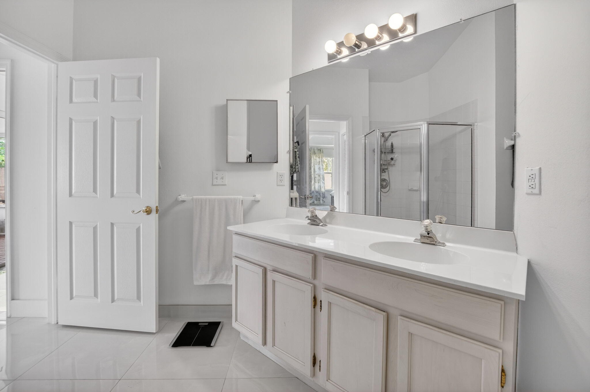 TROPICAL LAKES PH 2 - Residential