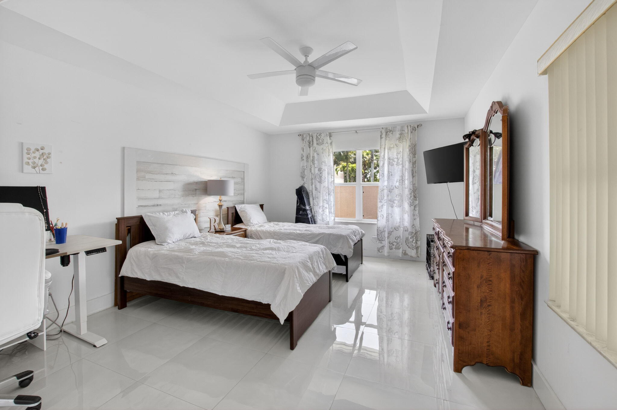 TROPICAL LAKES PH 2 - Residential