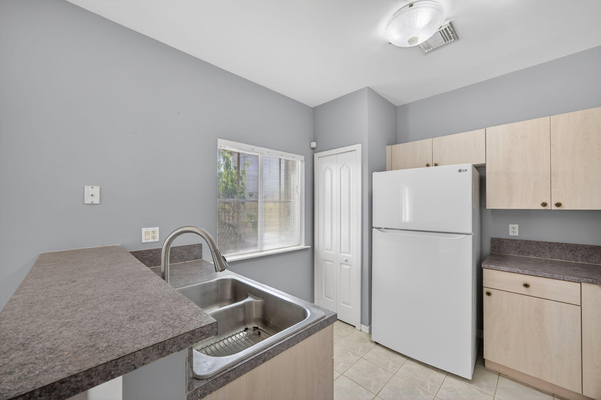 REVISED PLAT OF HILLCREST VILLAS - Residential