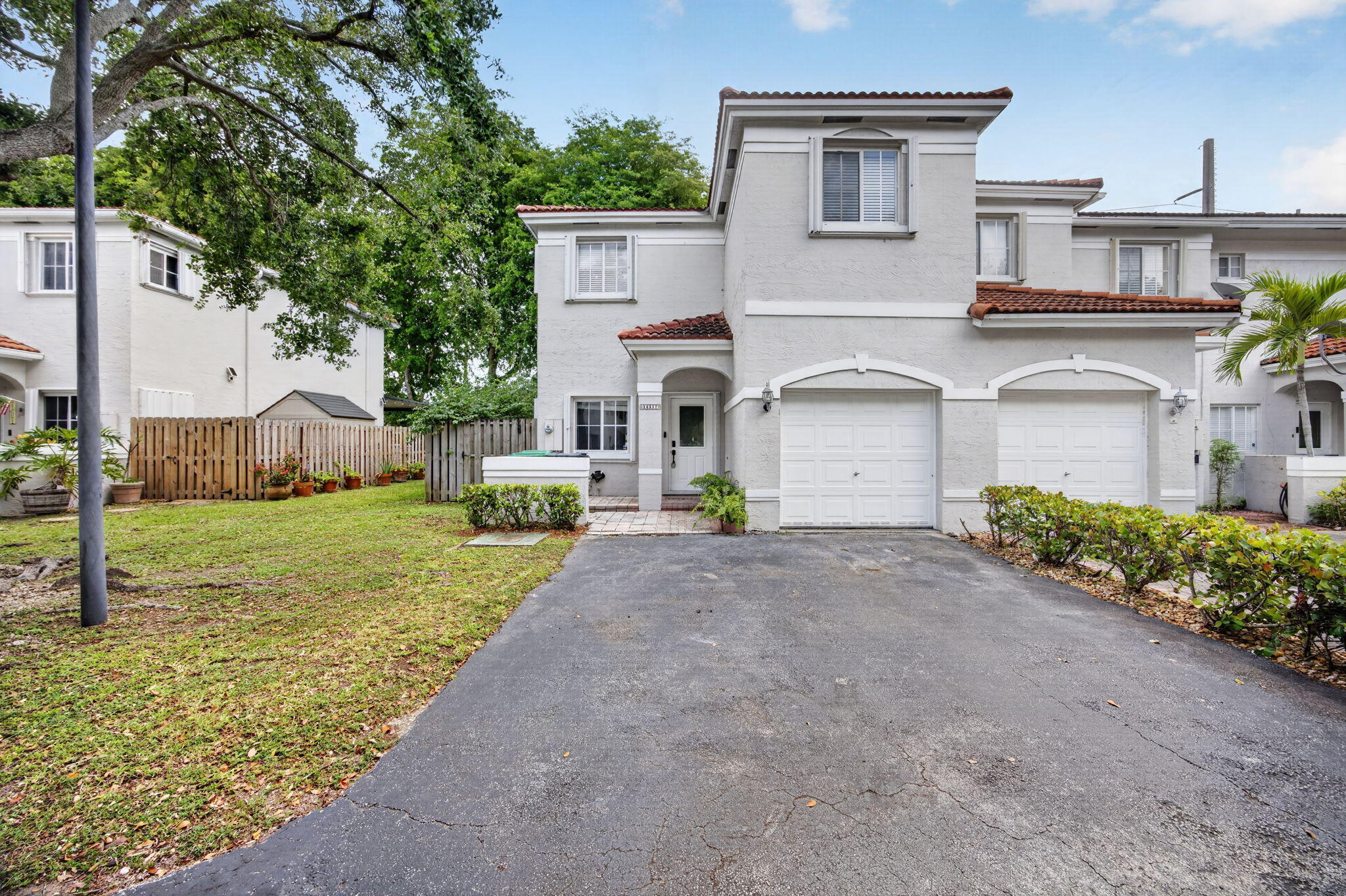 REVISED PLAT OF HILLCREST VILLAS - Residential