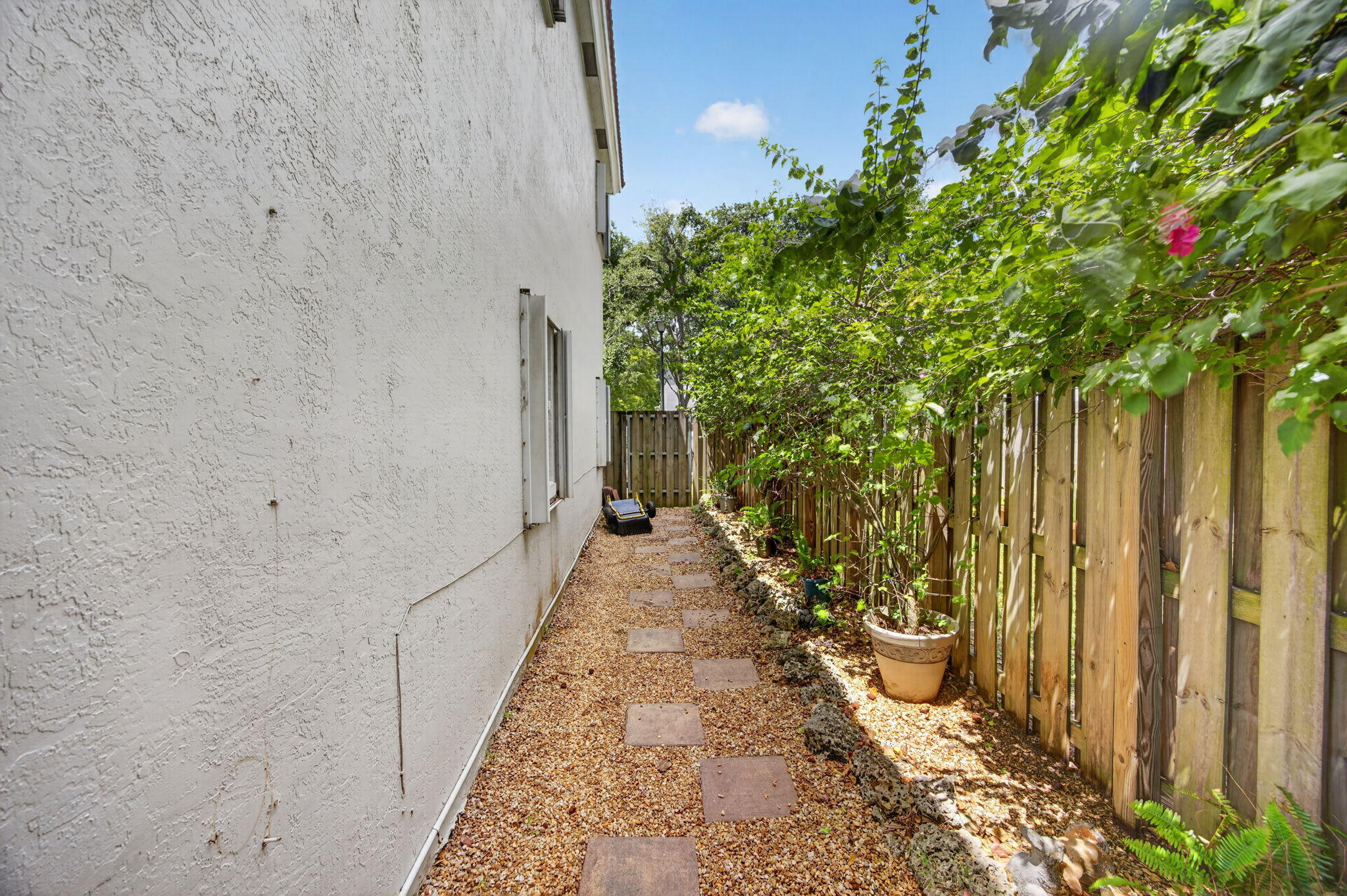 REVISED PLAT OF HILLCREST VILLAS - Residential