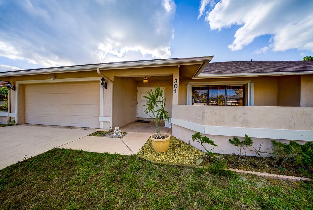 Photo of 301 Knotty Wood Lane, Wellington, FL 33414 (MLS # R11162749)