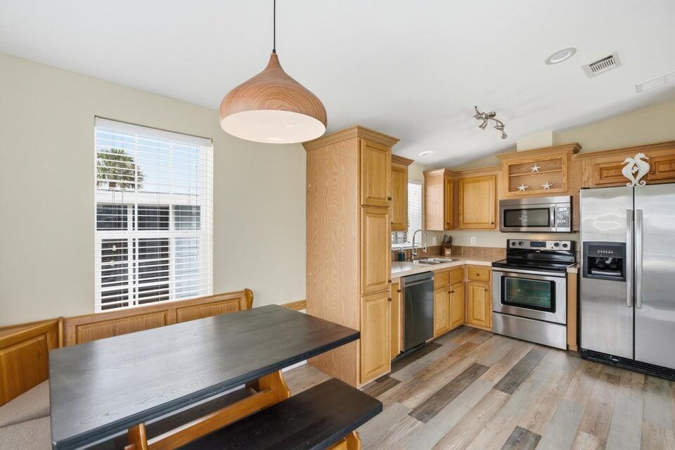 166 NETTLES Boulevard