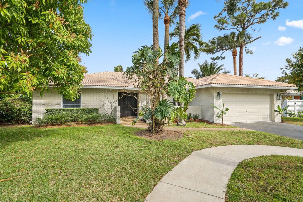 Photo of 20898 Encanto Court, Boca Raton, FL 33433 (MLS # R11069012)
