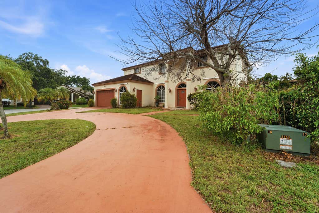 Photo of 10710 NW 54th Place, Coral Springs, FL 33076 (MLS # B26036773)