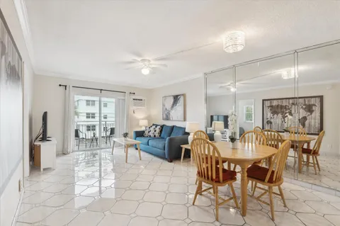720 Orton Ave Unit 206, Fort Lauderdale, FL MLS: F10500993