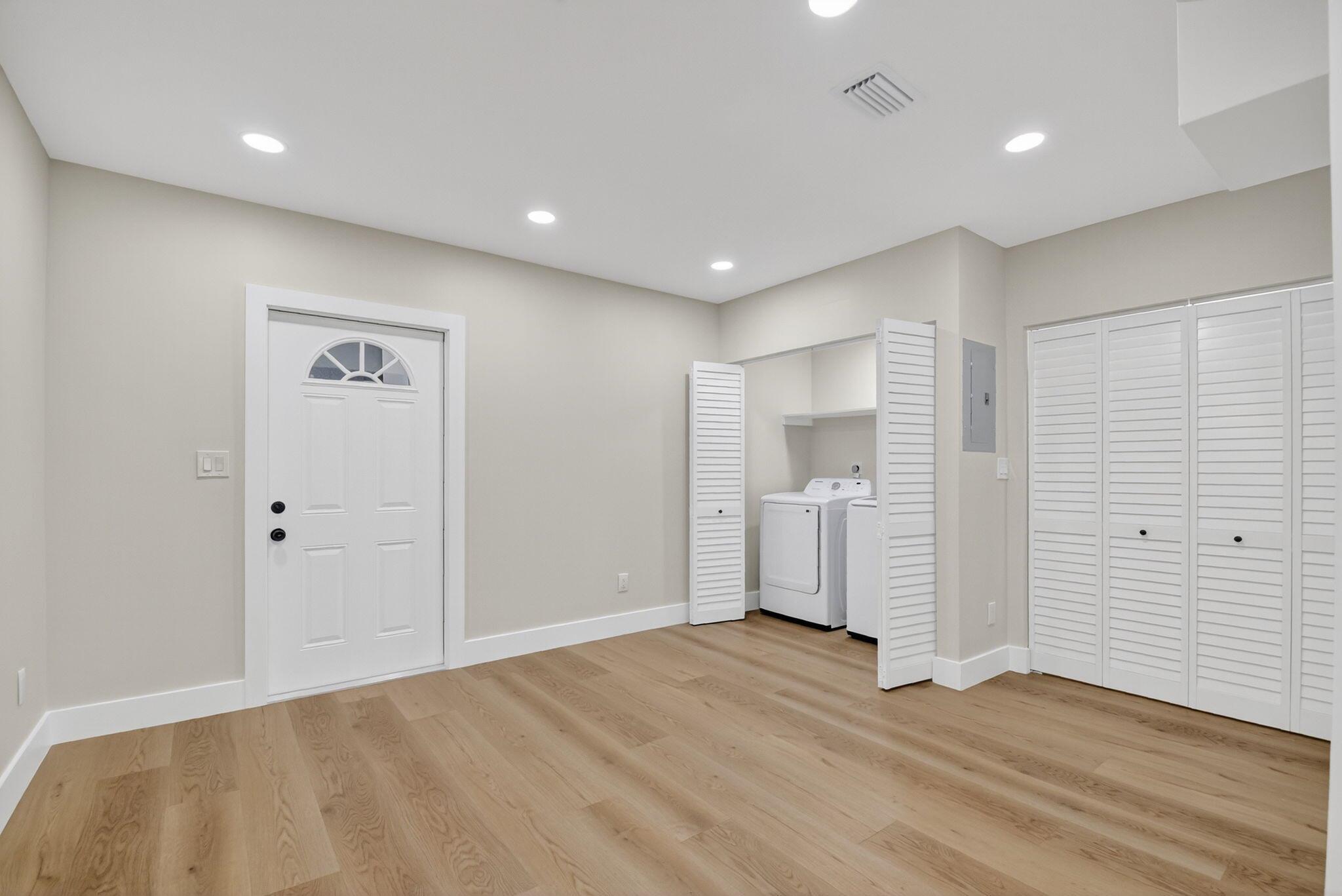 NORTH PALM BCH 1 - Residential Lease