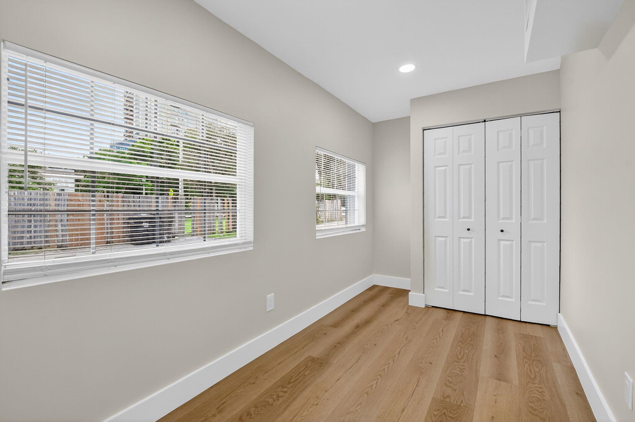 NORTH PALM BCH 1 - Residential Lease