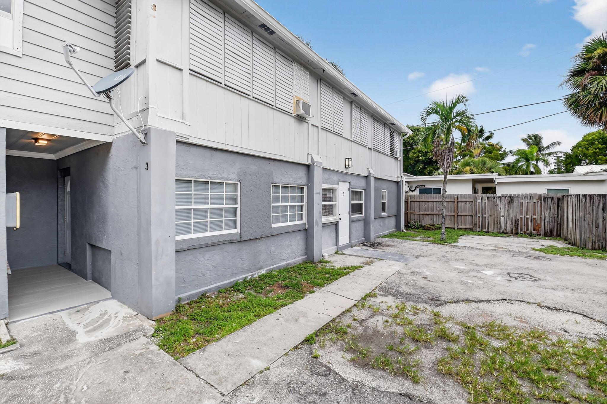 NORTH PALM BCH 1 - Residential Lease