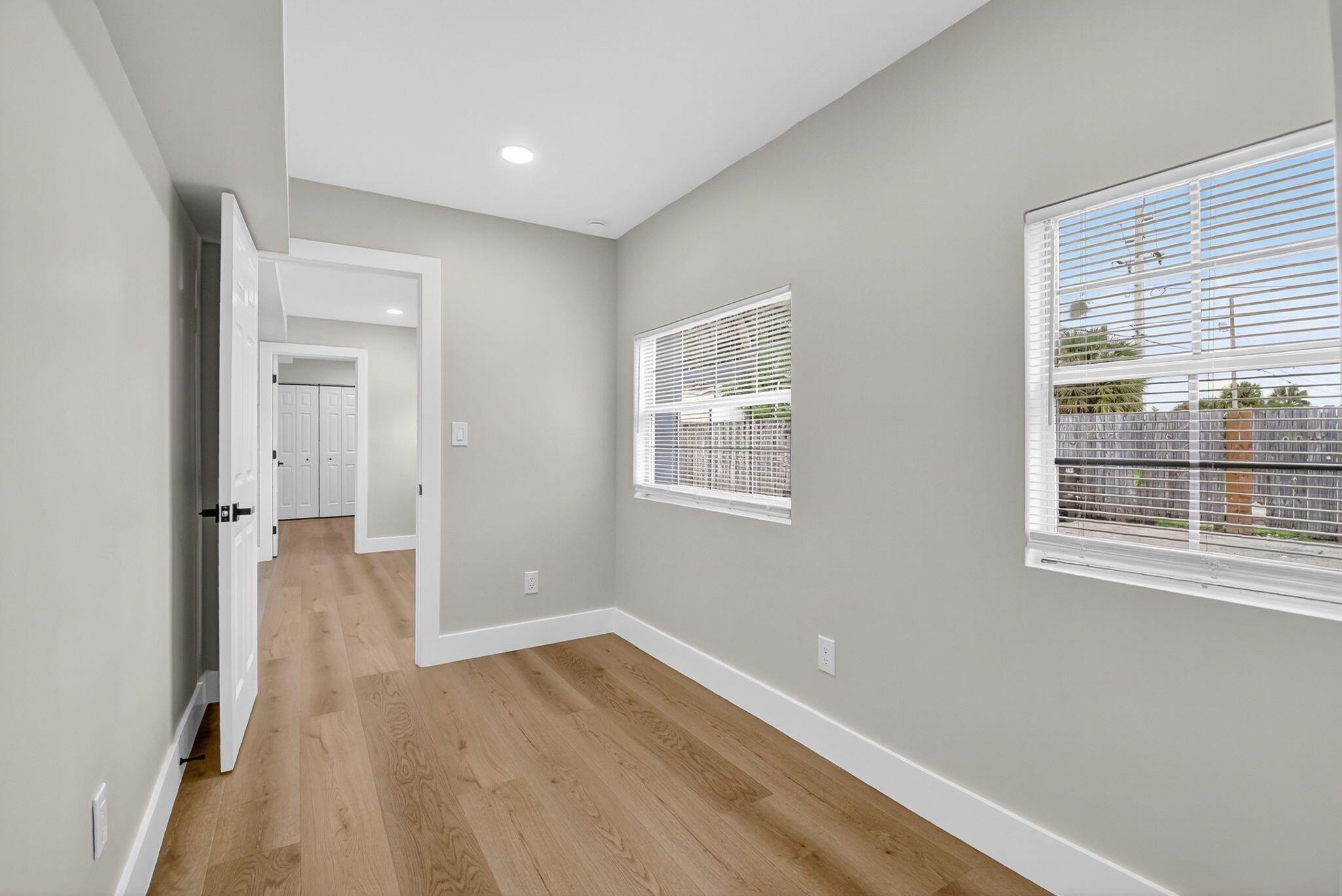 NORTH PALM BCH 1 - Residential Lease