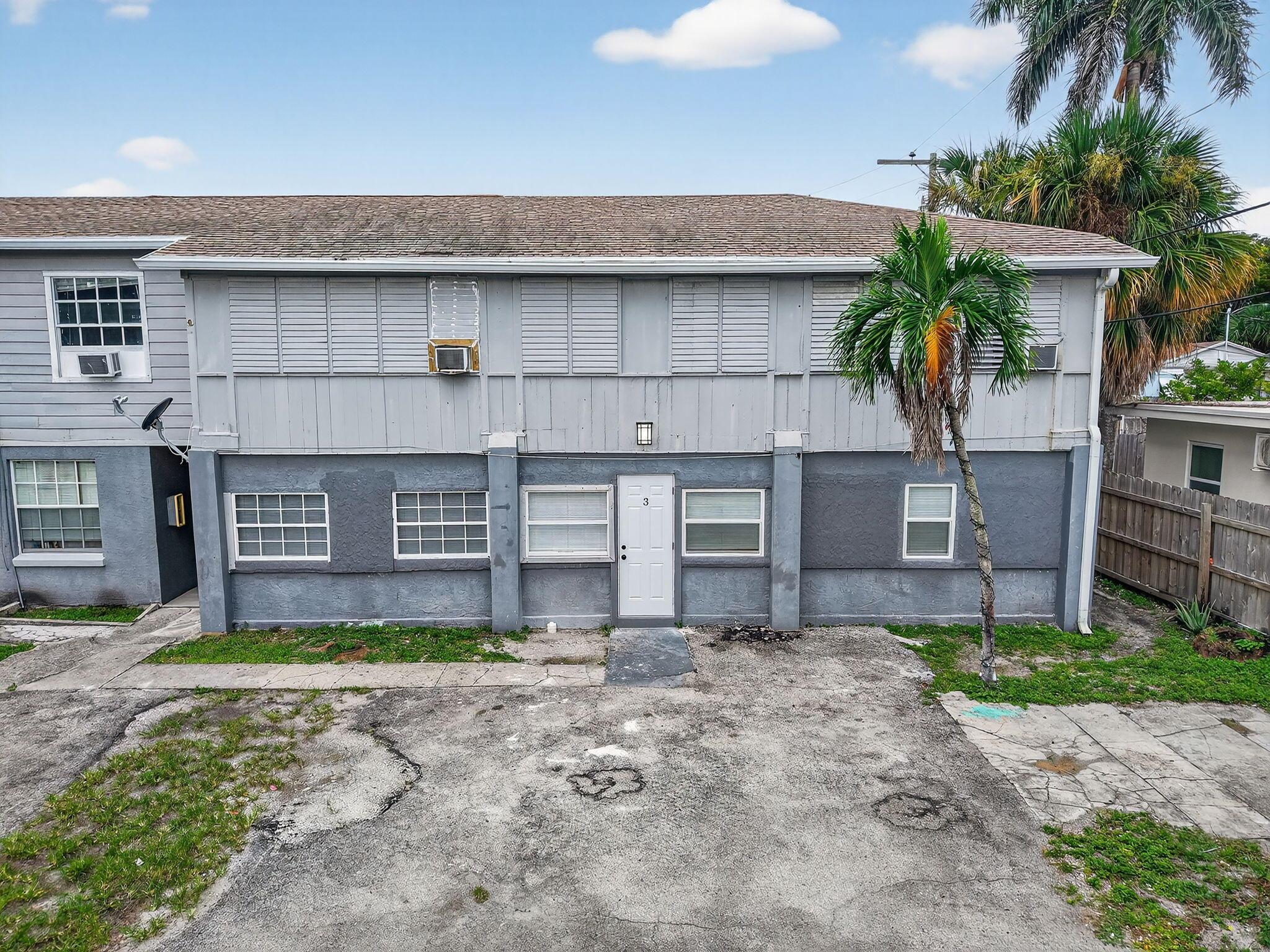 NORTH PALM BCH 1 - Residential Lease