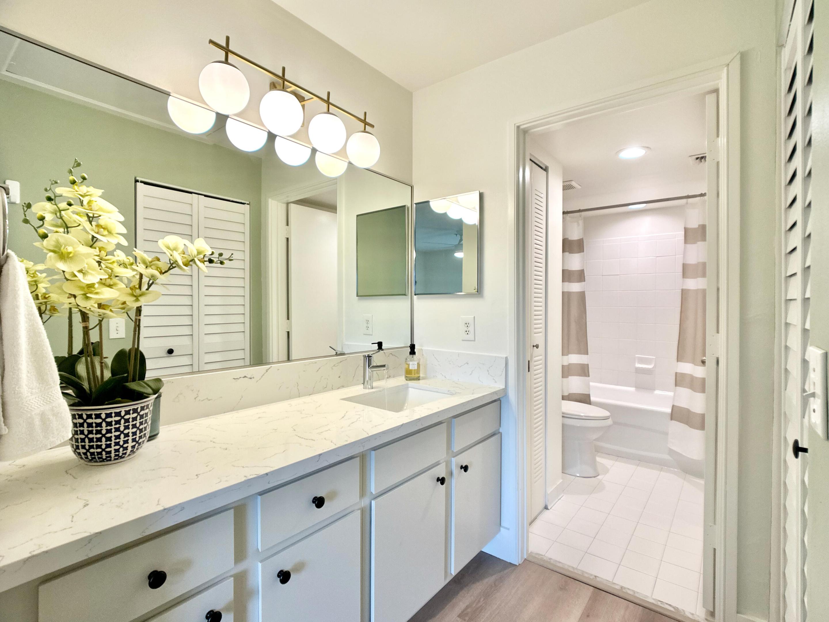 HYPOLUXOS MARINERS CAY CONDO - Residential