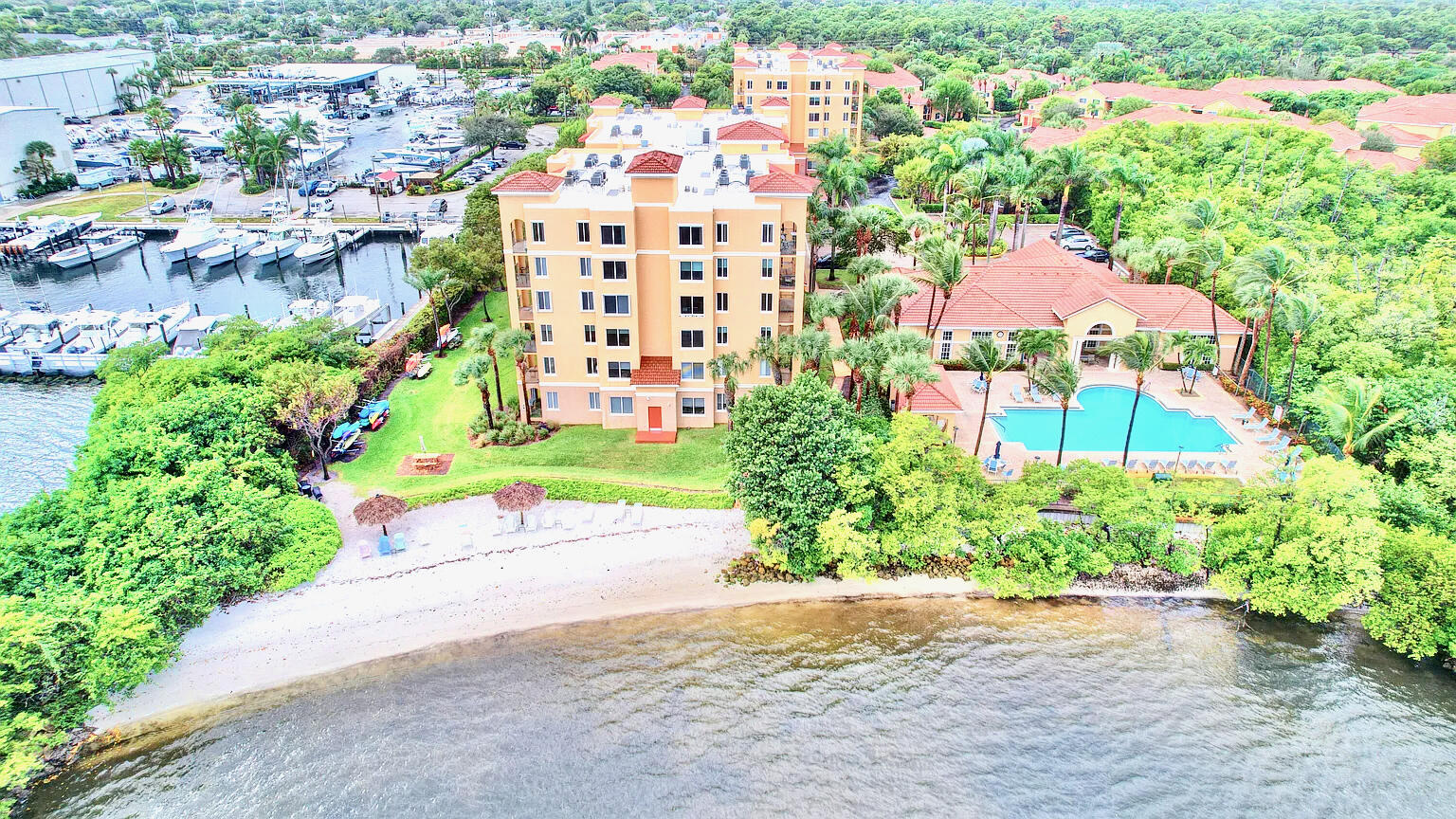 HYPOLUXOS MARINERS CAY CONDO - Residential