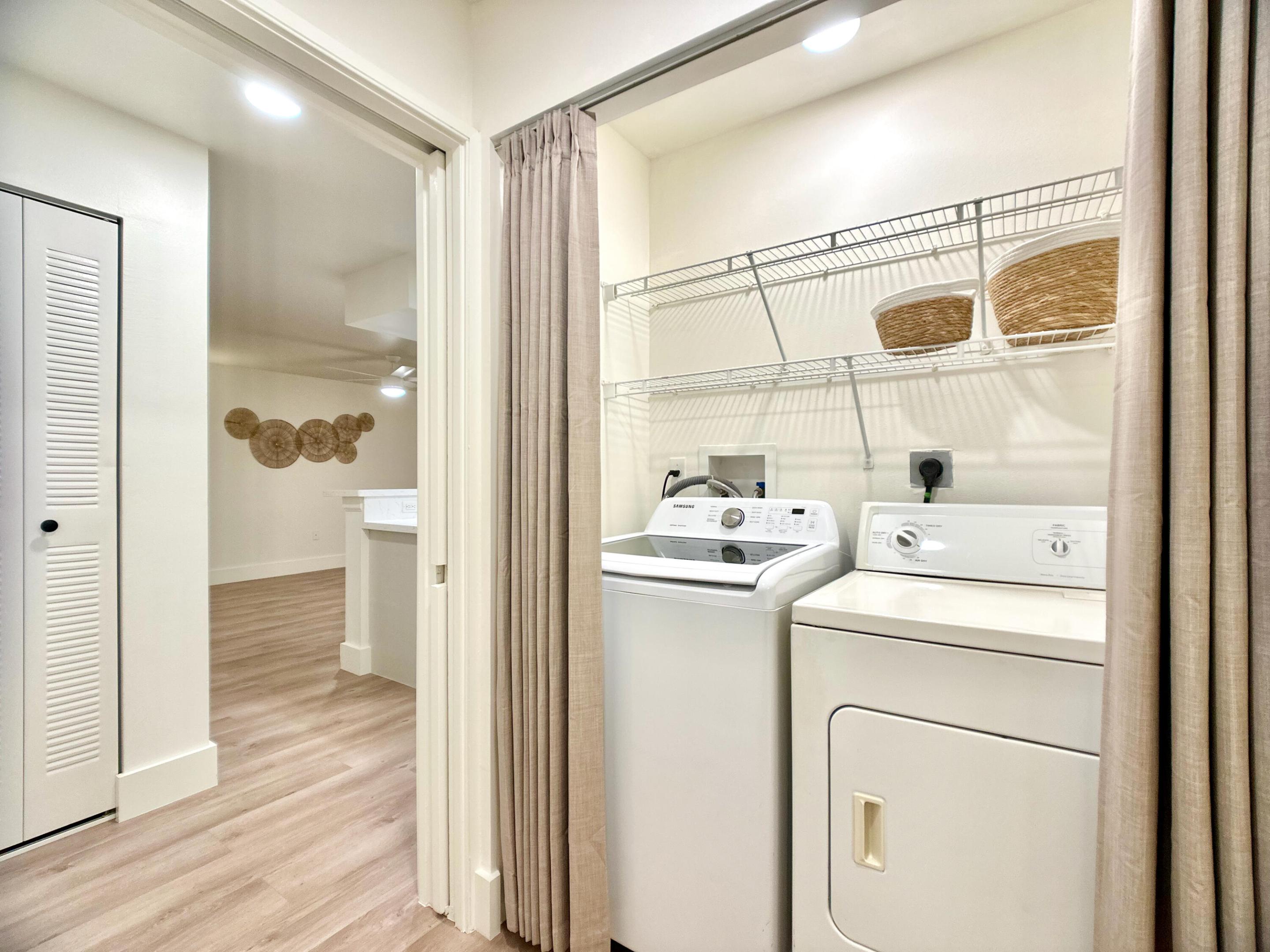 HYPOLUXOS MARINERS CAY CONDO - Residential