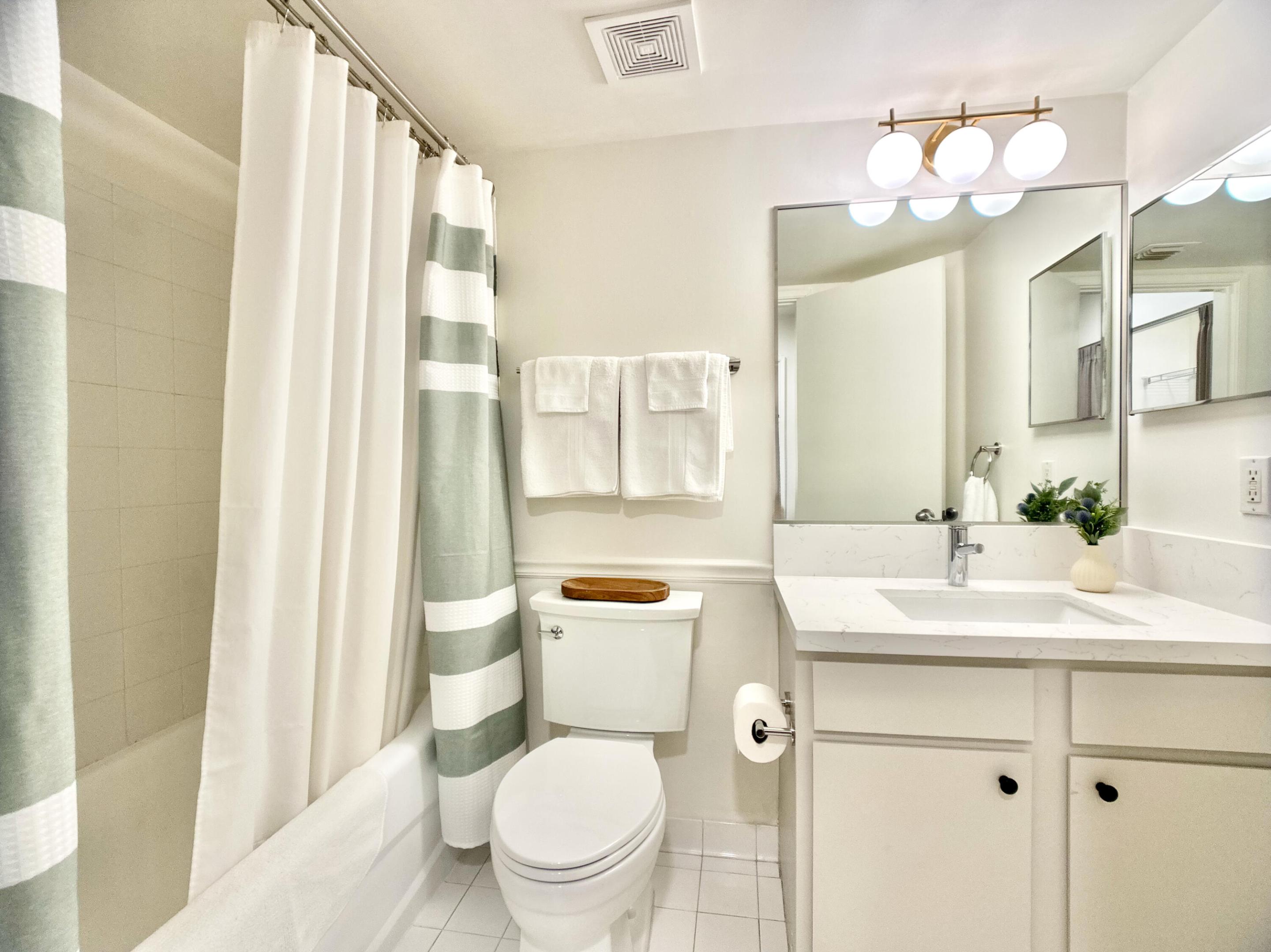 HYPOLUXOS MARINERS CAY CONDO - Residential