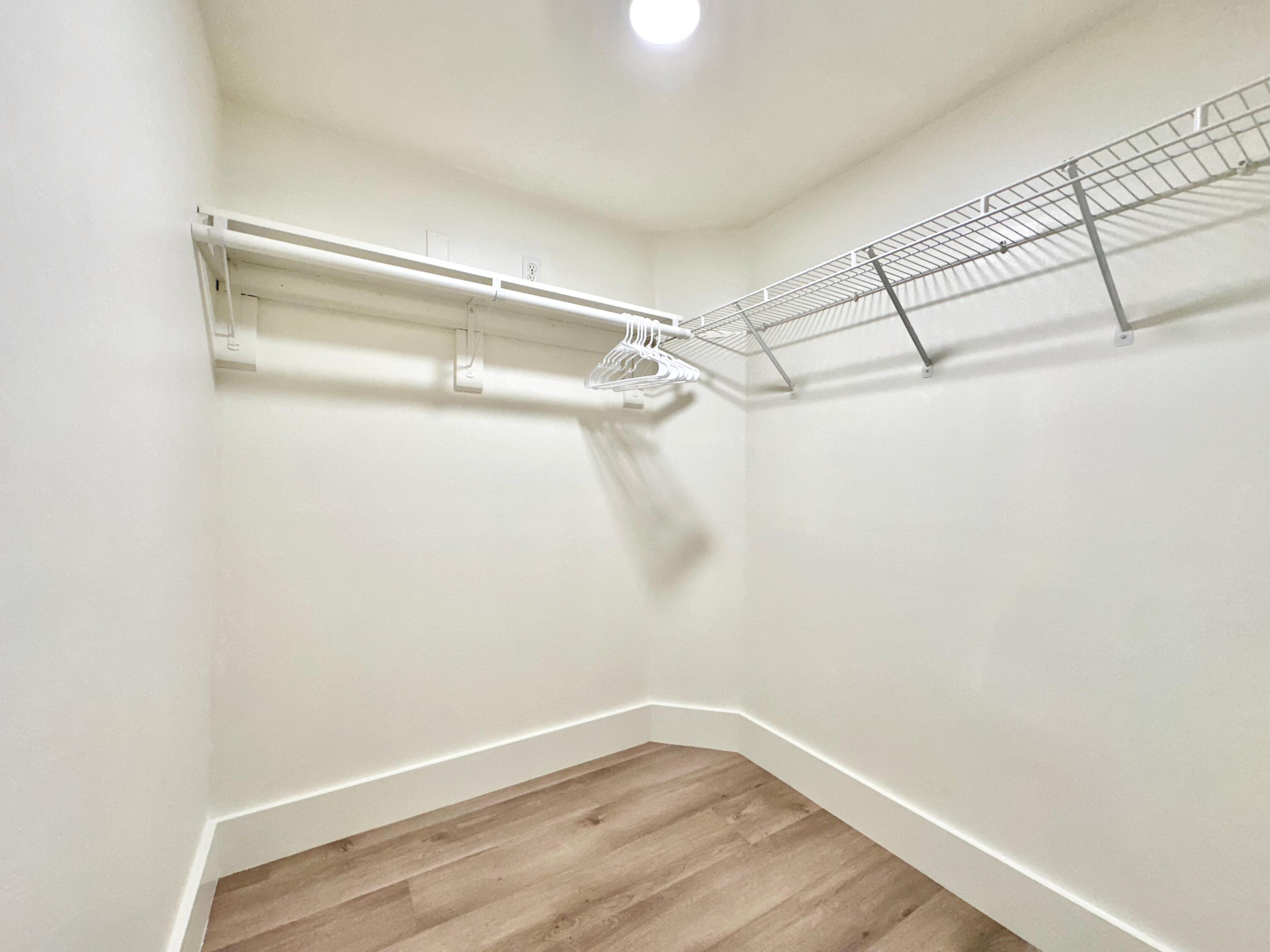 HYPOLUXOS MARINERS CAY CONDO - Residential