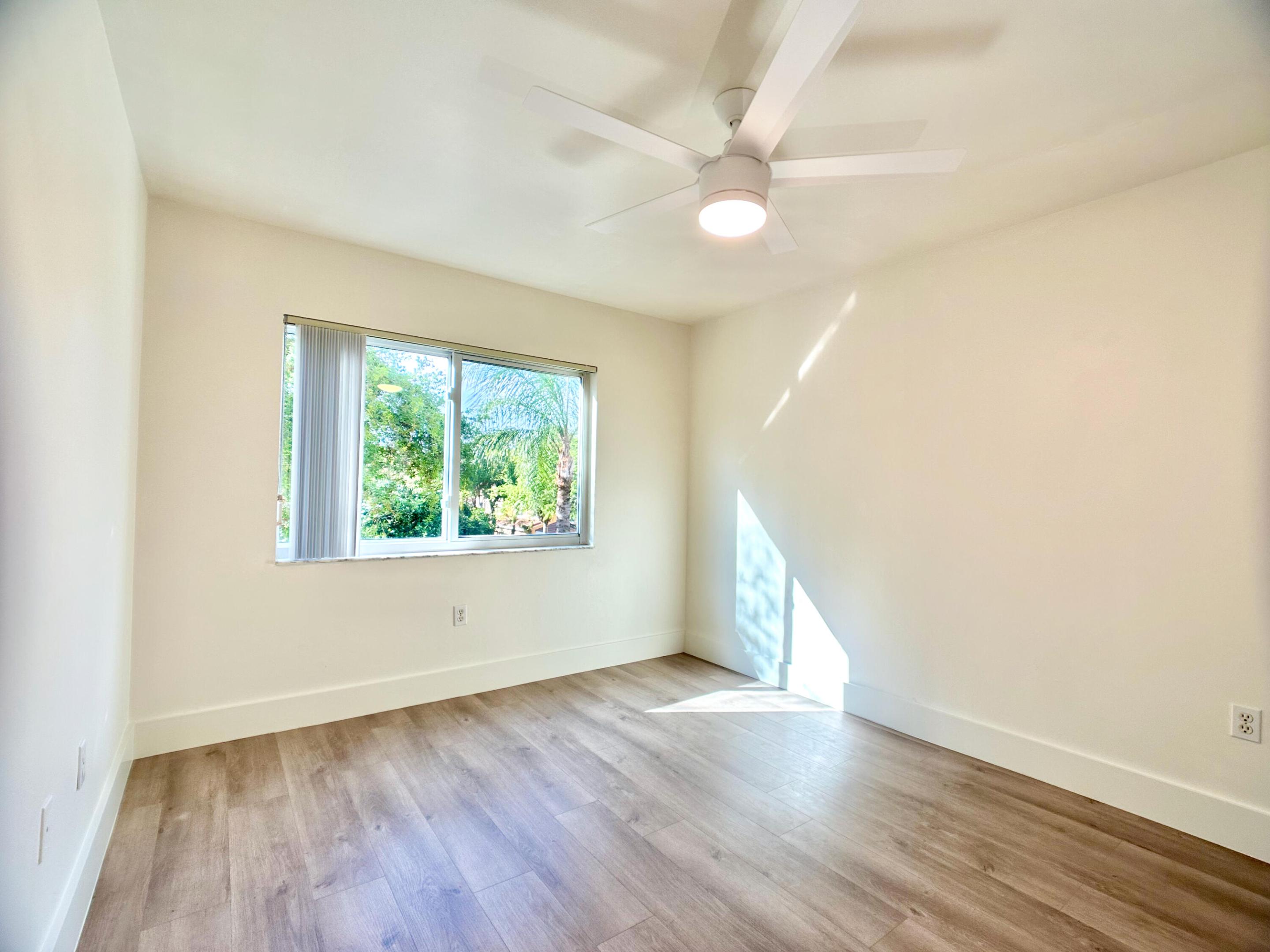 HYPOLUXOS MARINERS CAY CONDO - Residential