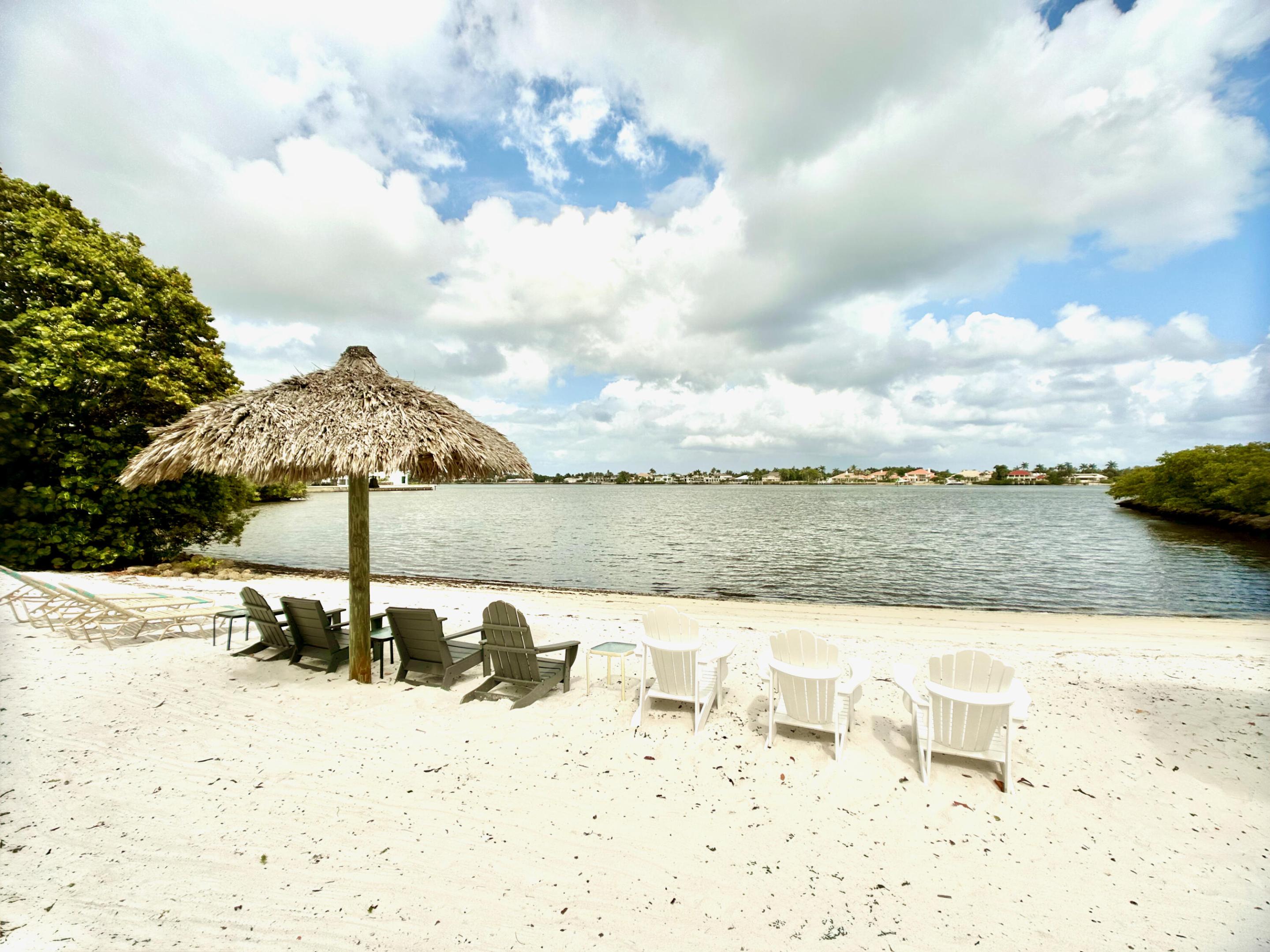 HYPOLUXOS MARINERS CAY CONDO - Residential