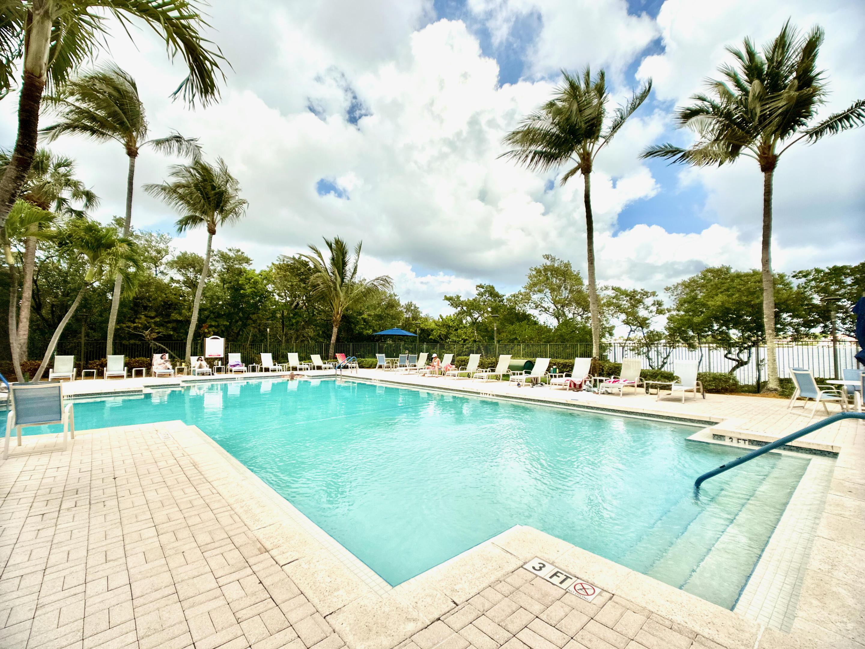 HYPOLUXOS MARINERS CAY CONDO - Residential