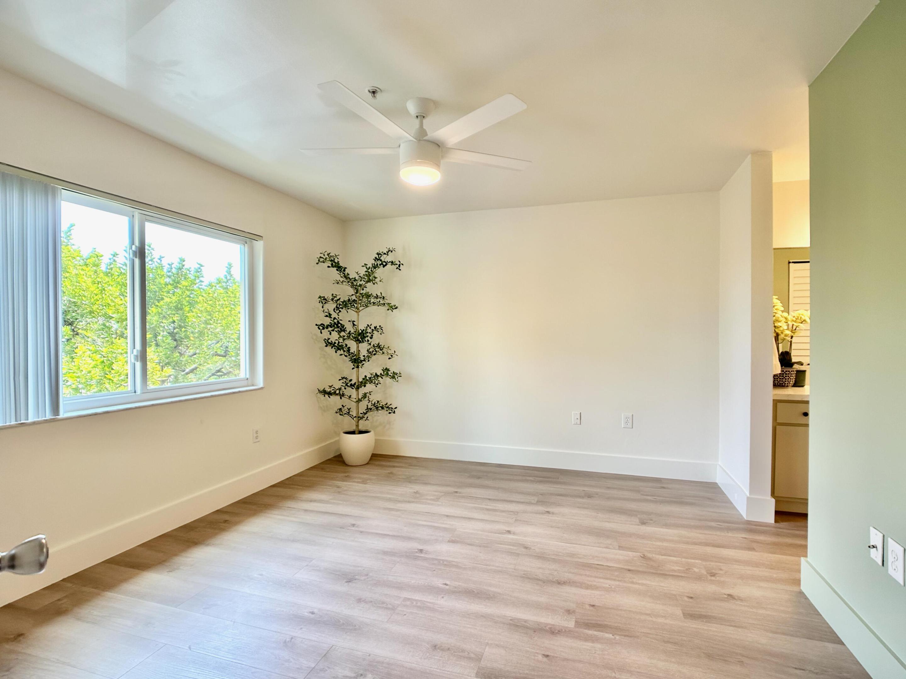 HYPOLUXOS MARINERS CAY CONDO - Residential