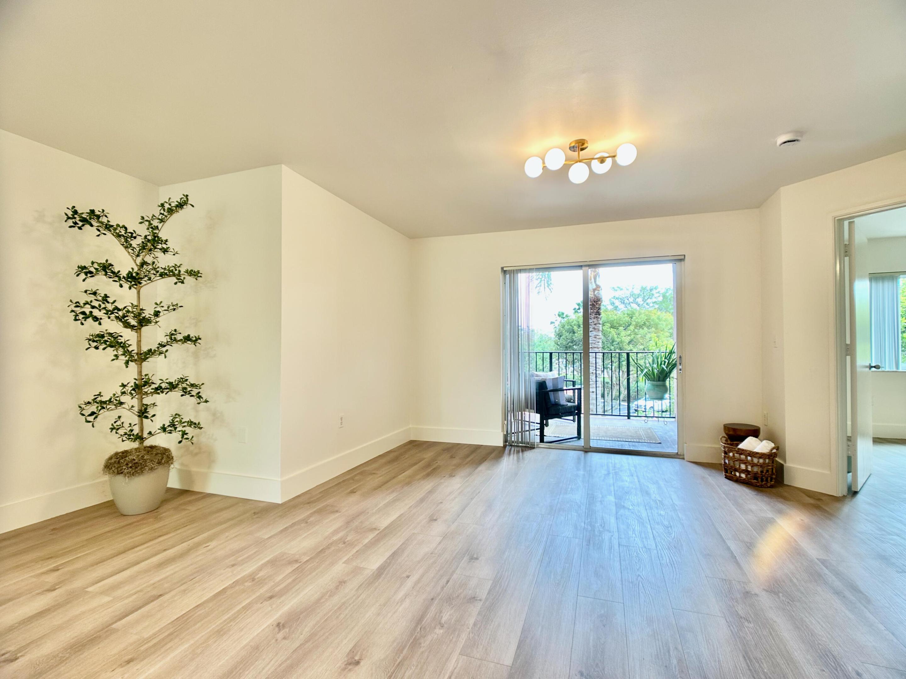 HYPOLUXOS MARINERS CAY CONDO - Residential