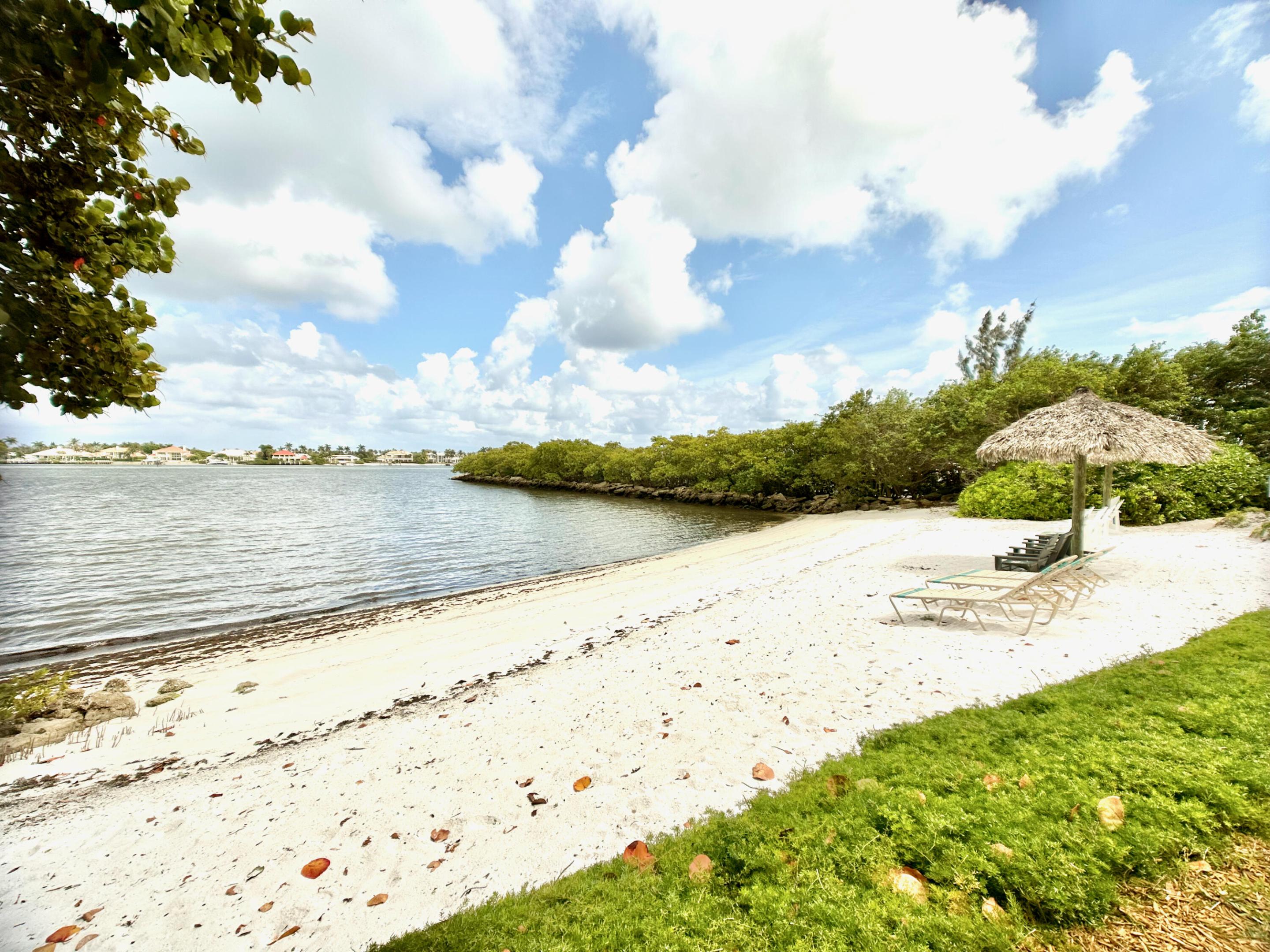 HYPOLUXOS MARINERS CAY CONDO - Residential