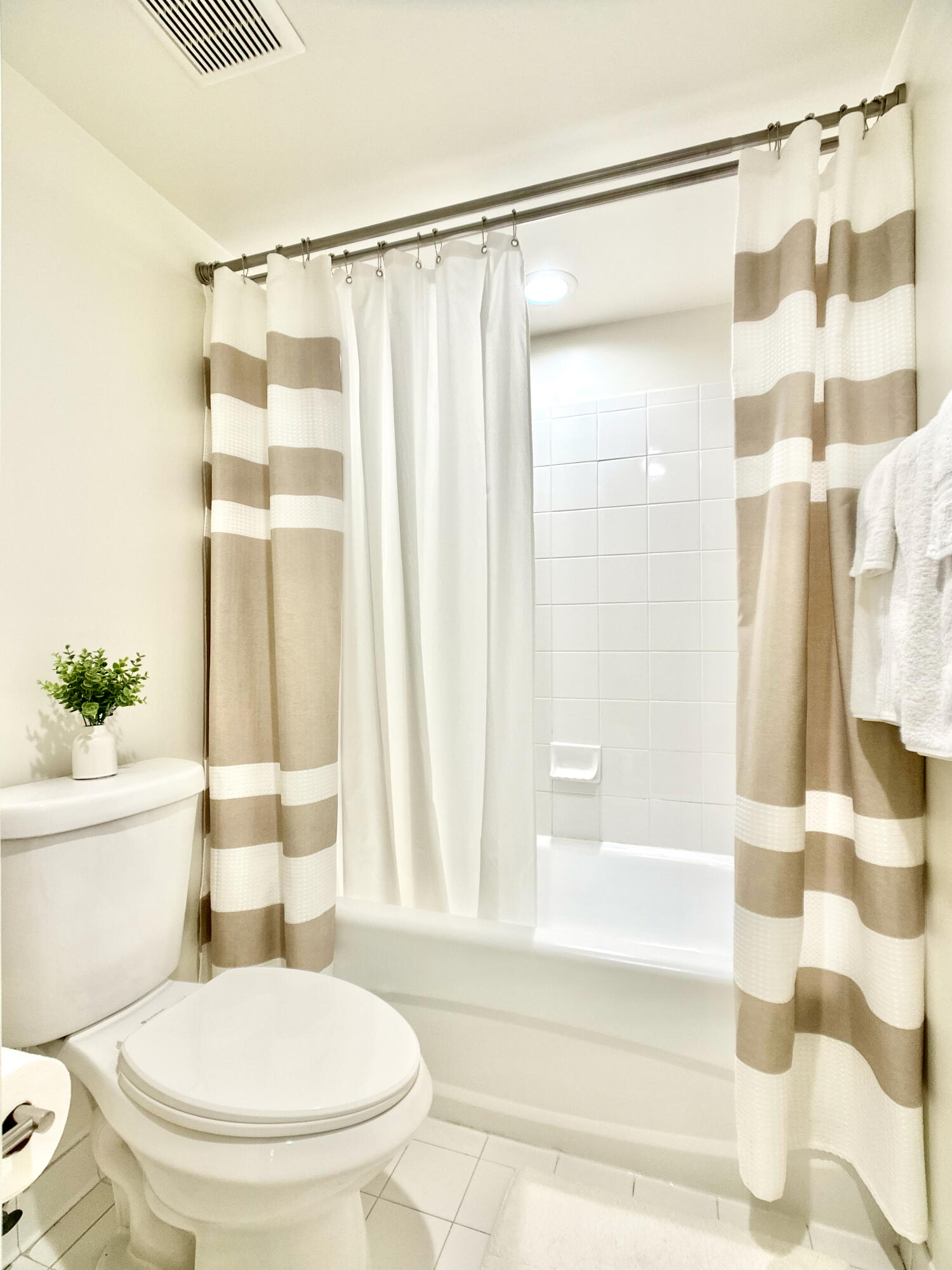HYPOLUXOS MARINERS CAY CONDO - Residential