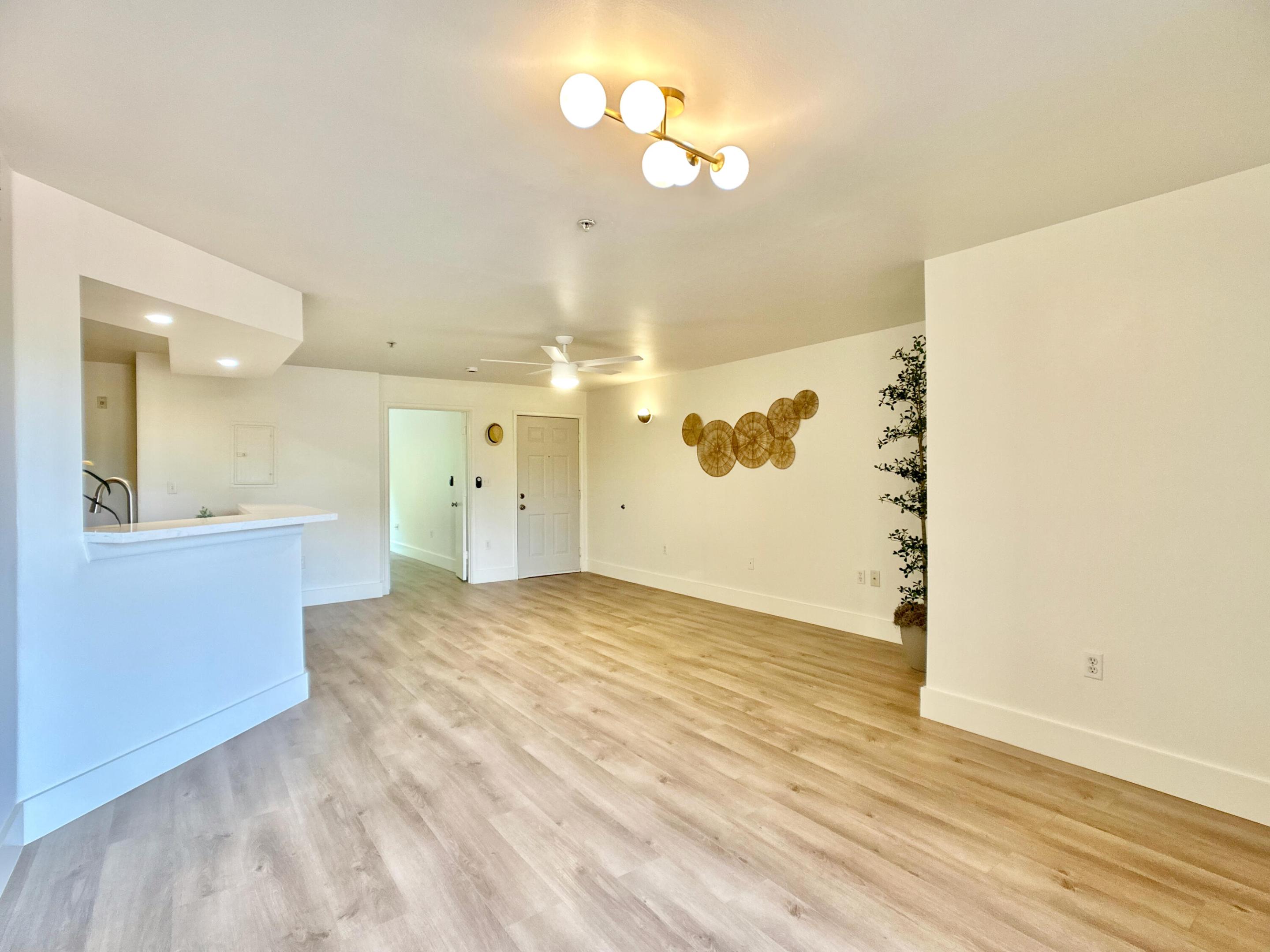 HYPOLUXOS MARINERS CAY CONDO - Residential