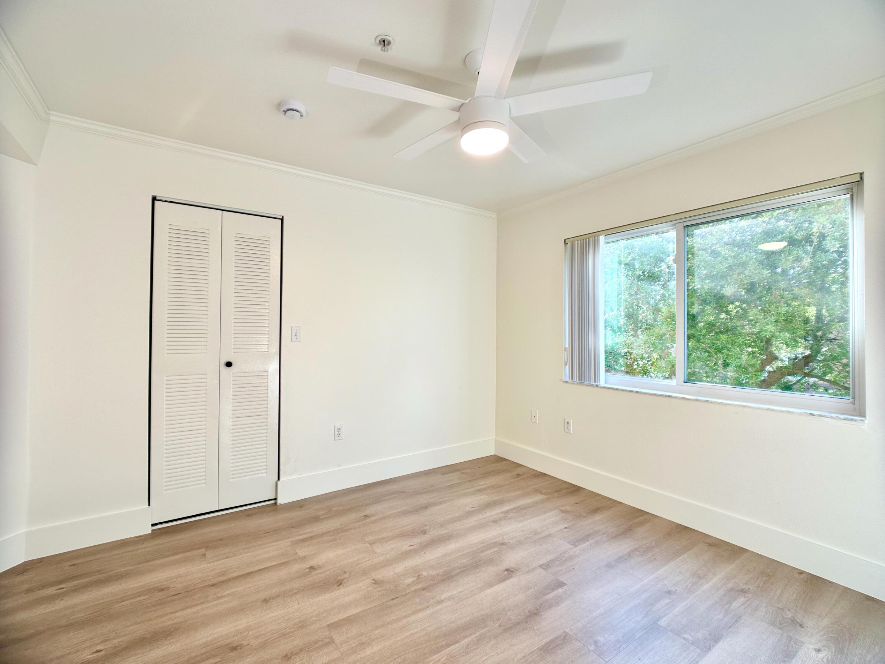 HYPOLUXOS MARINERS CAY CONDO - Residential