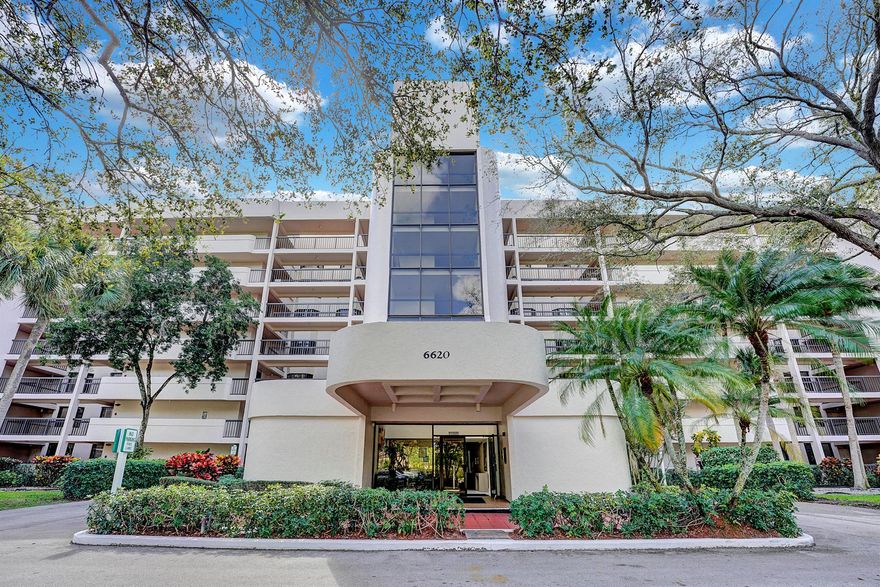 Seller Motivated! Enjoy stunning water views and abundant natural light in this 2-bedroom, 2-bath home located in the 55+ community: The GLENS, The spacious layout offers comfortable living and endless potential, with windows that brighten every room. Ideally located near top restaurants, shopping centers, and everyday conveniences, this property combines a peaceful setting with unbeatable access to local amenities. With just a touch of love, it can be transformed into your dream home or a great investment opportunity.