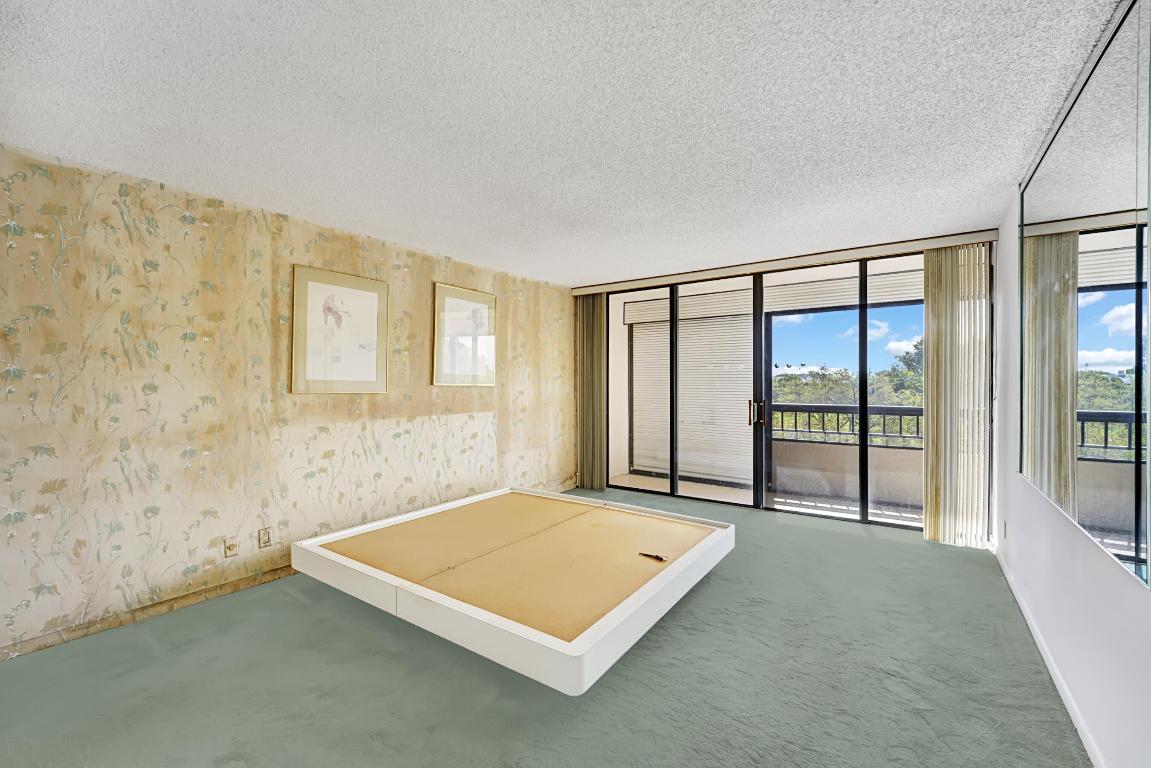 GLENS CONDO - Residential