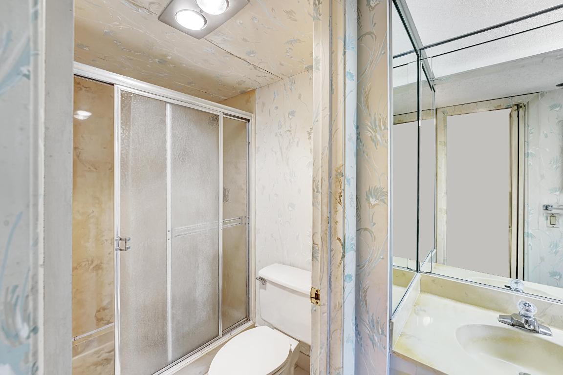 GLENS CONDO - Residential