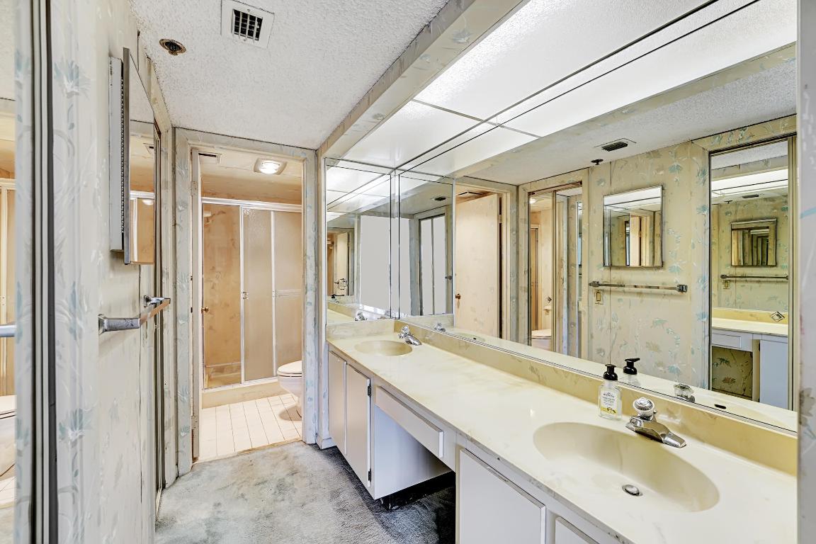 GLENS CONDO - Residential