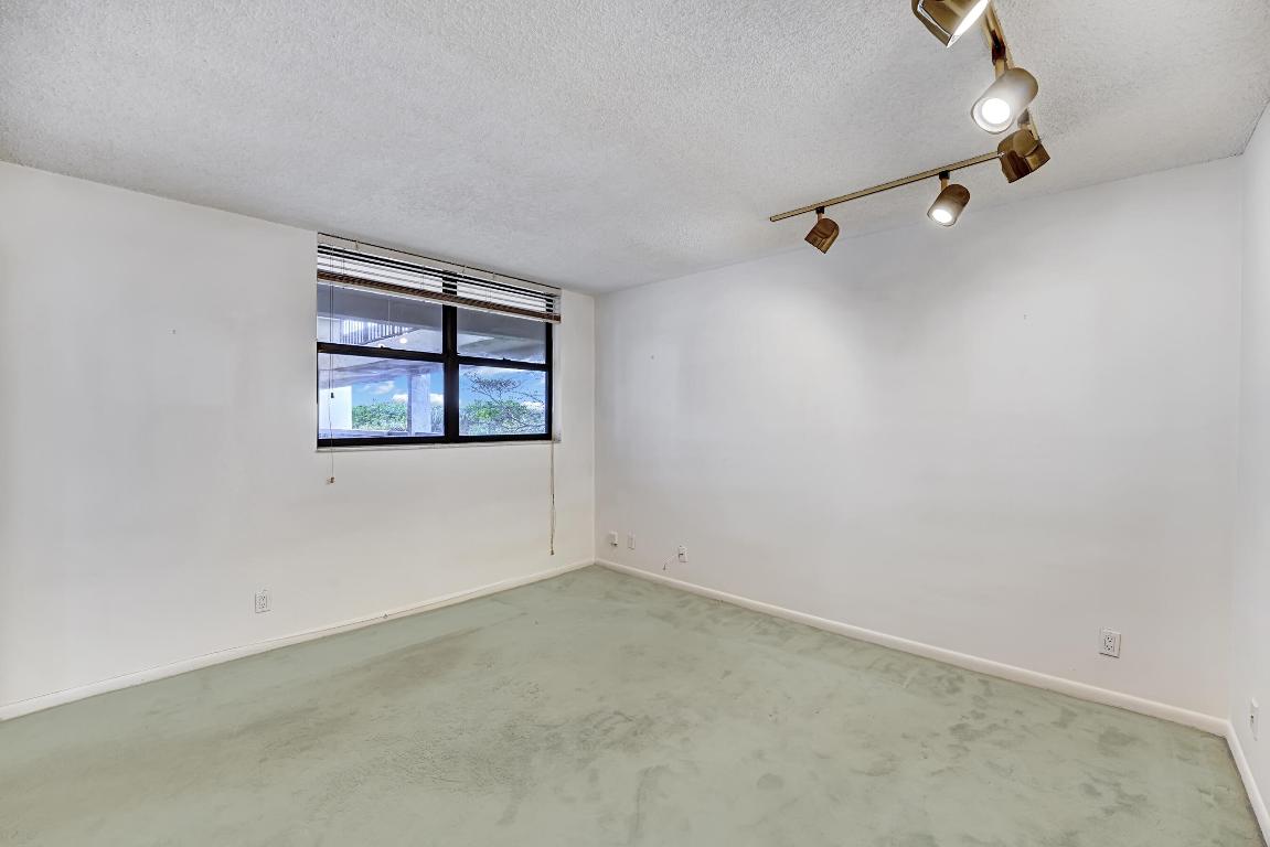 GLENS CONDO - Residential