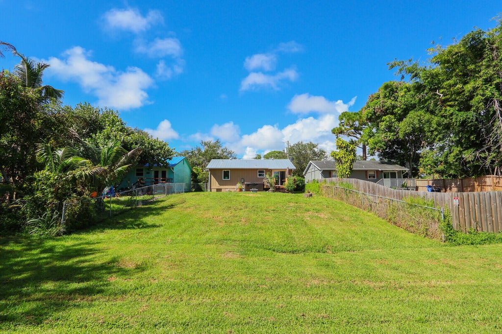 Photo of 5275 SE Horizon Avenue, Stuart, FL 34997 (MLS # B26081952)
