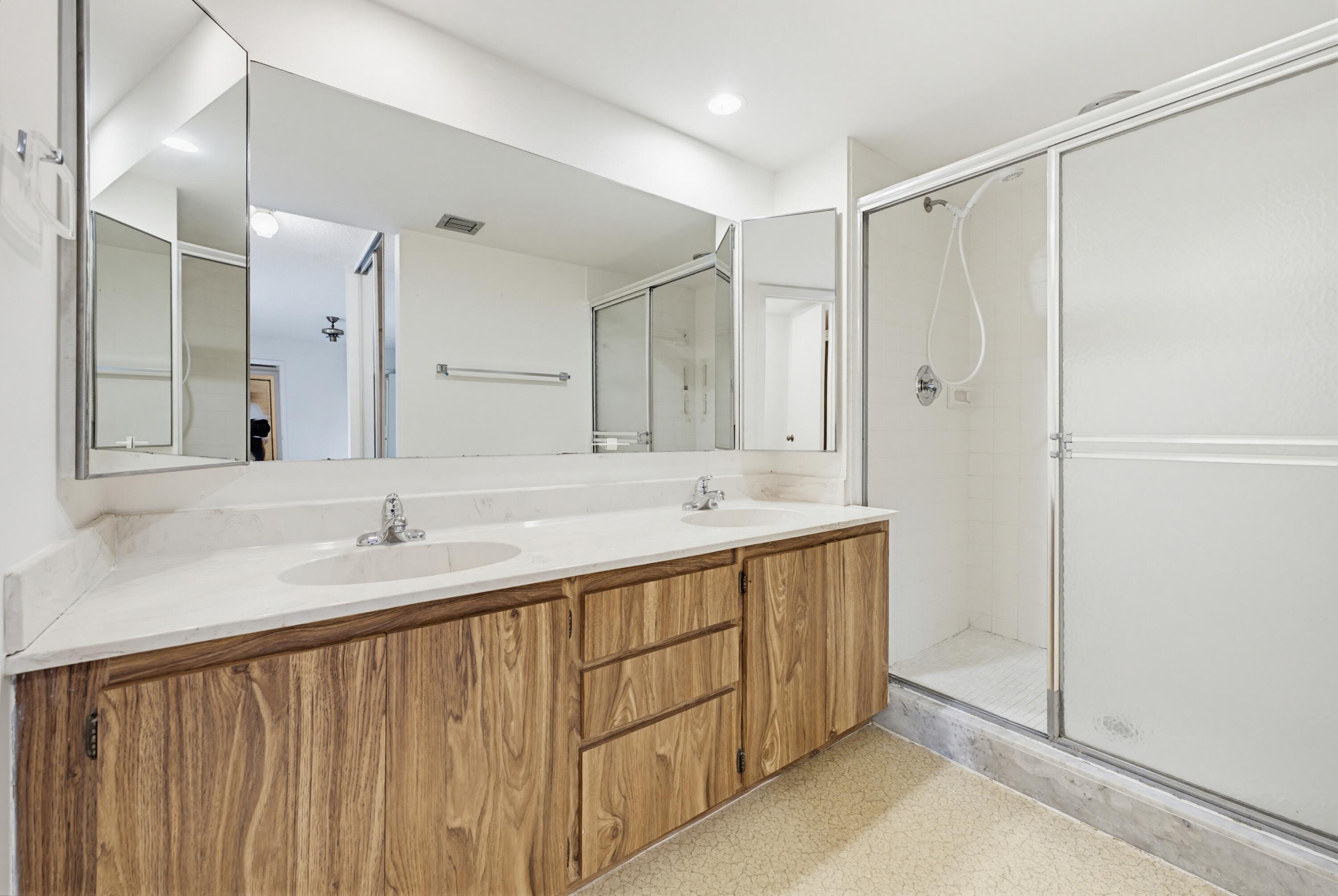 SHERWOOD LAKES - Residential