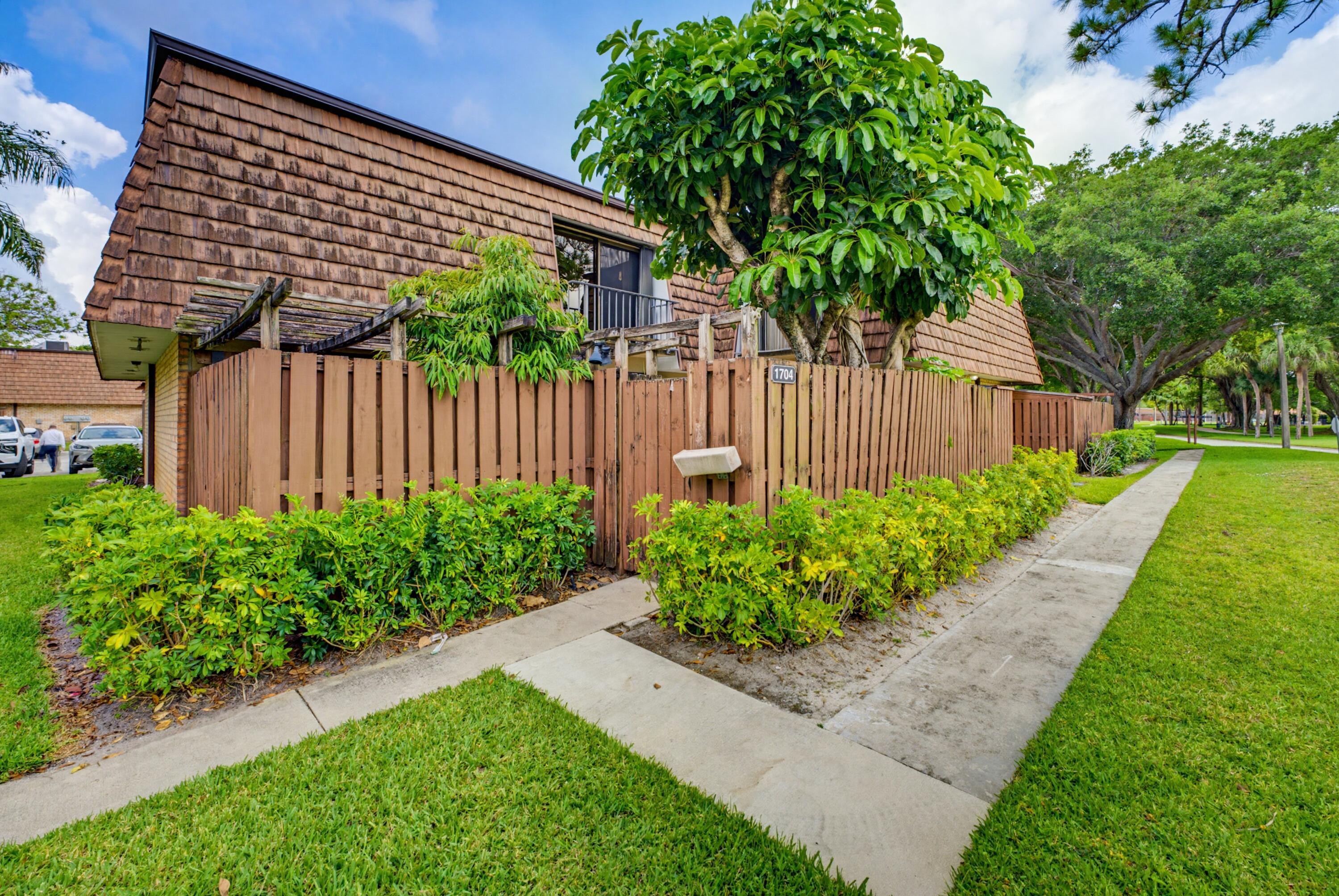 SHERWOOD LAKES - Residential