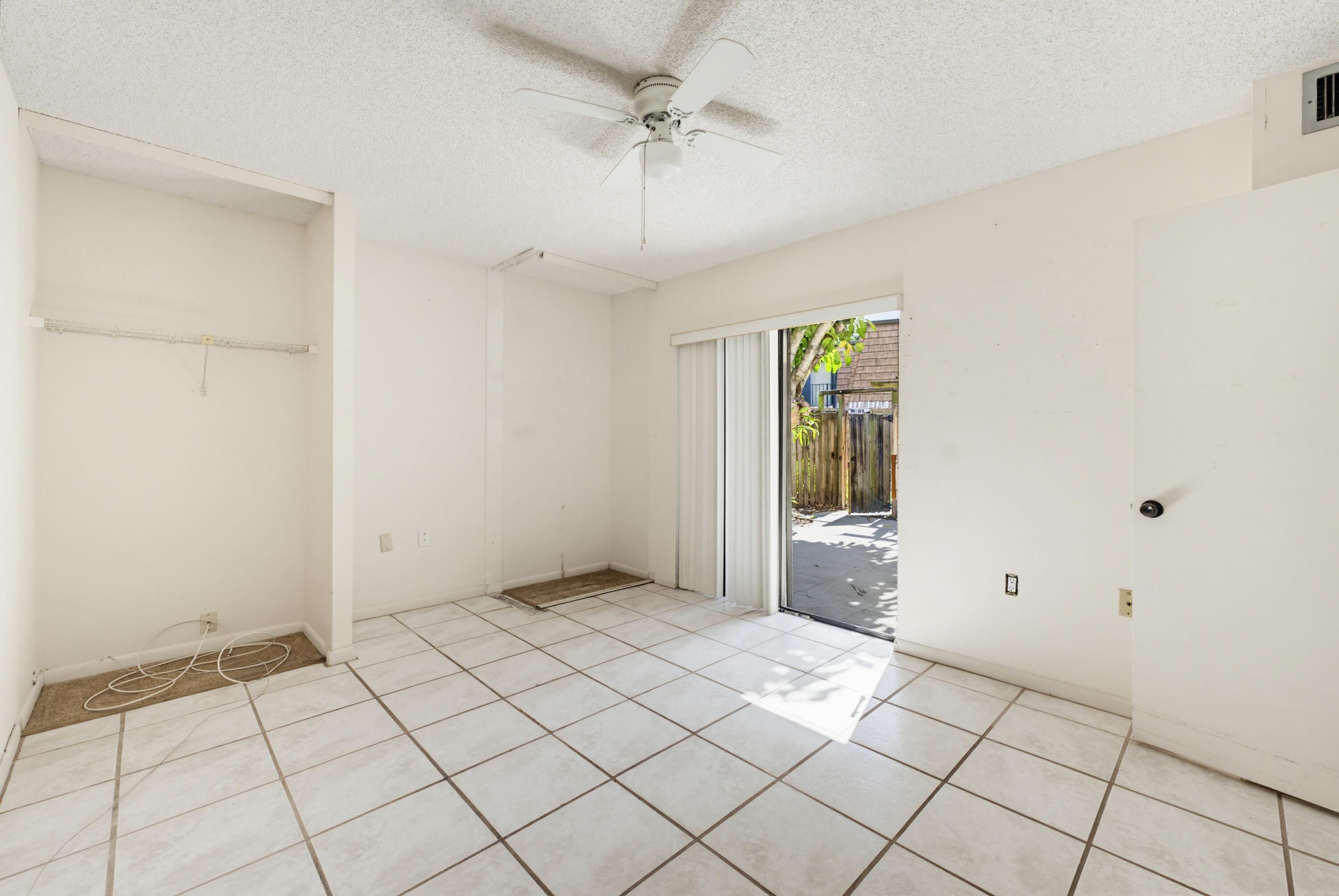 SHERWOOD LAKES - Residential