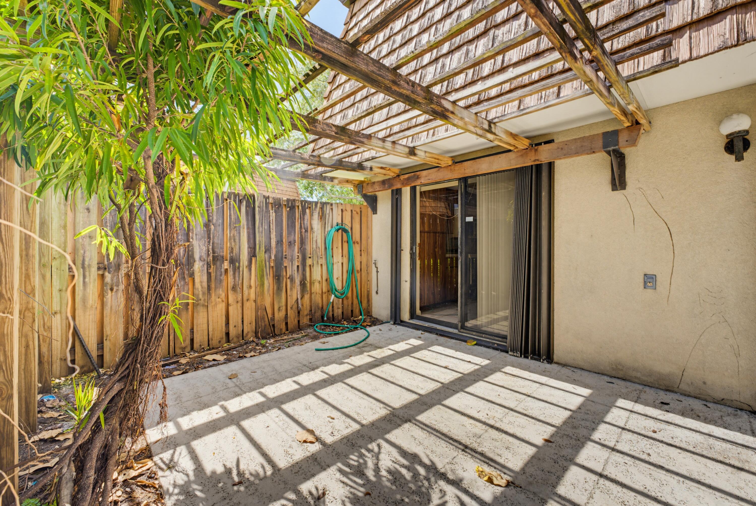 SHERWOOD LAKES - Residential