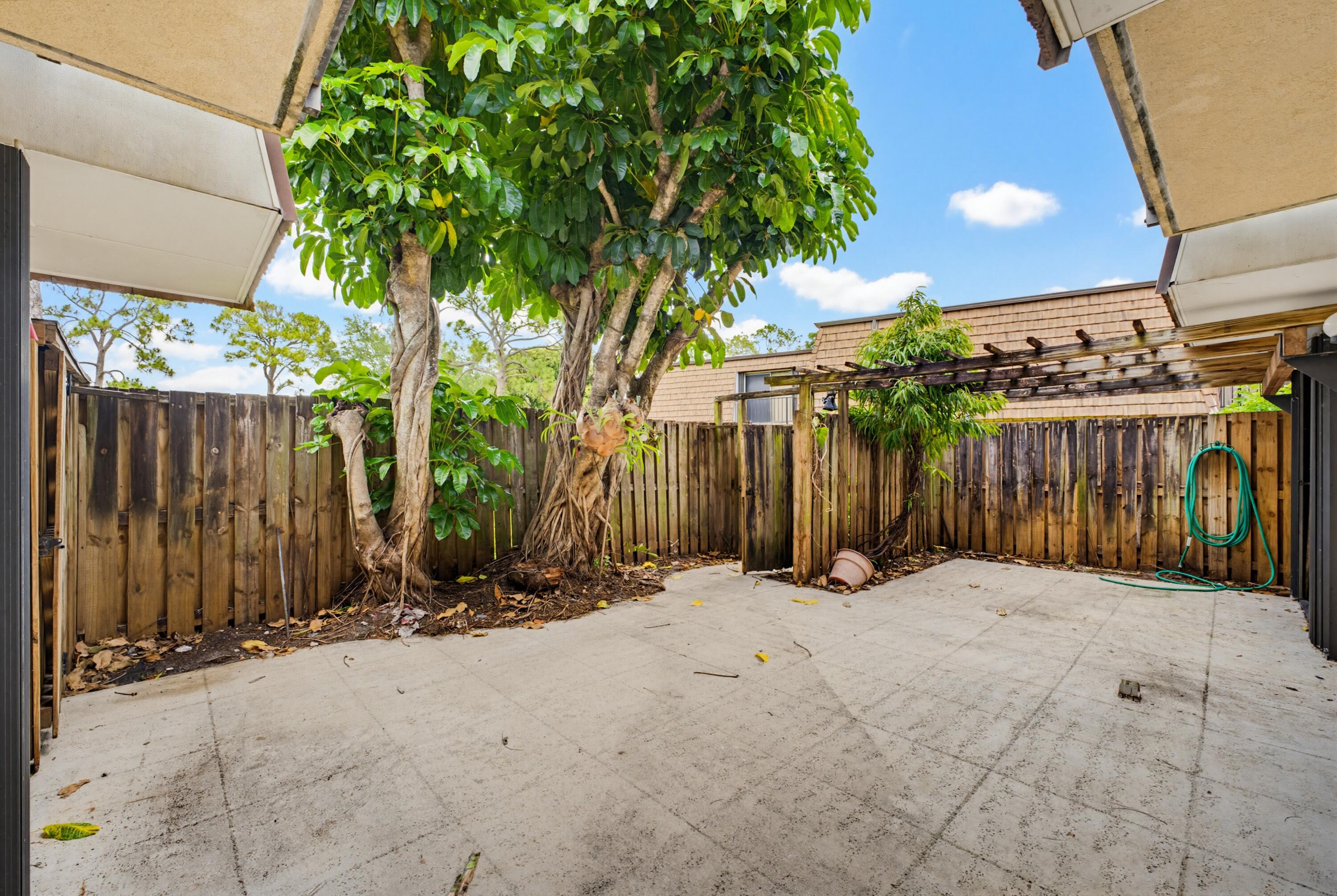 SHERWOOD LAKES - Residential