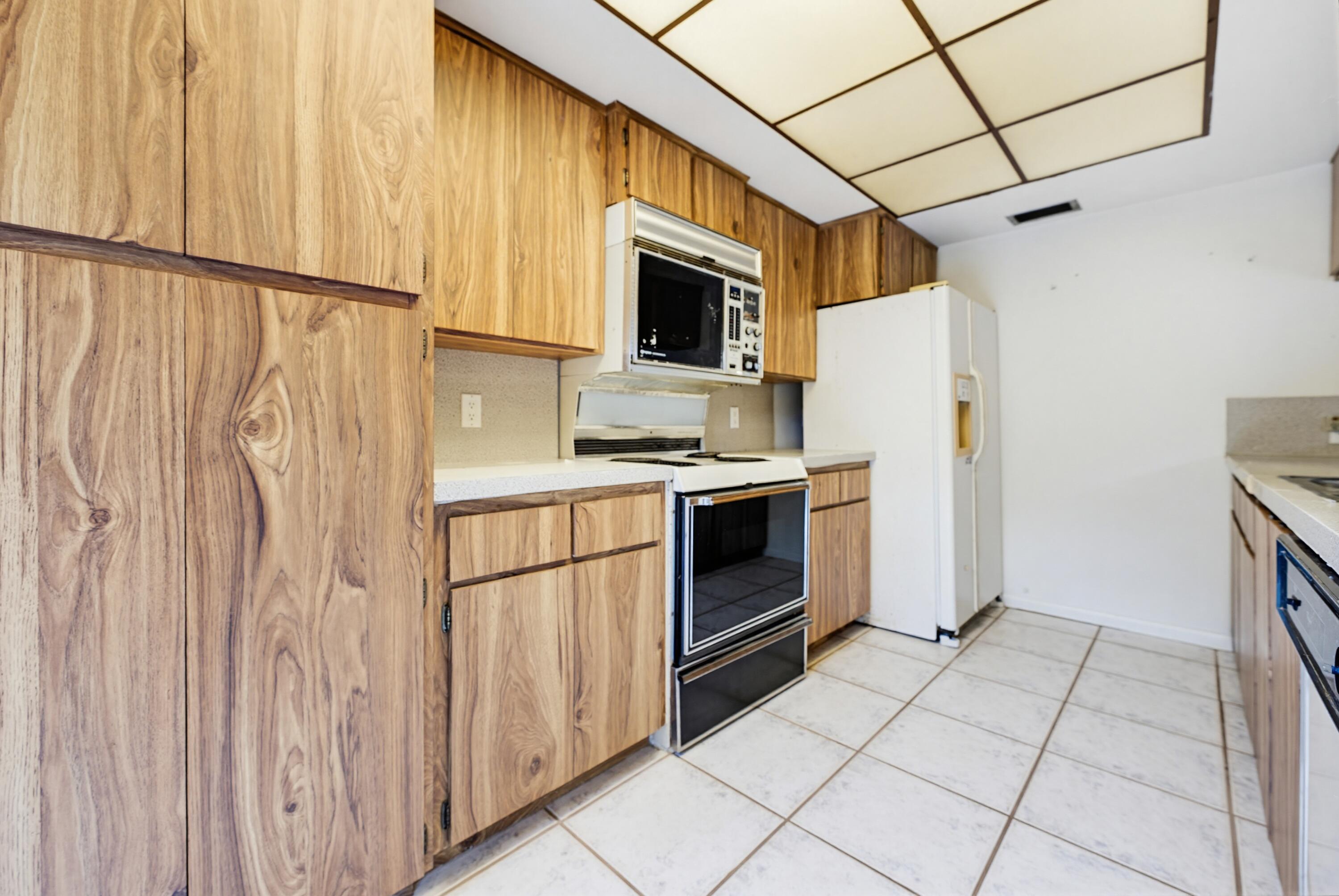 SHERWOOD LAKES - Residential