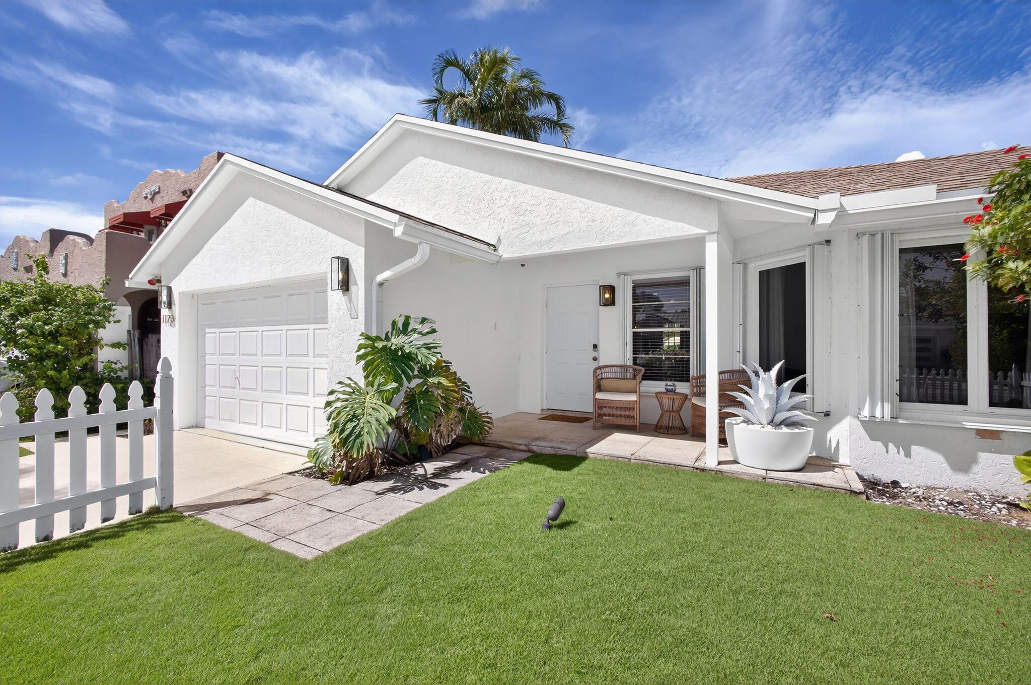 1123 N Lakeside Drive