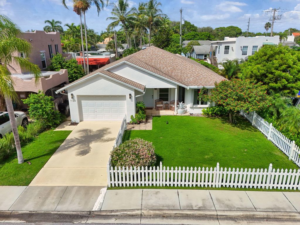 Photo of 1123 N Lakeside Drive, Lake Worth Beach, FL 33460 (MLS # R11128352)