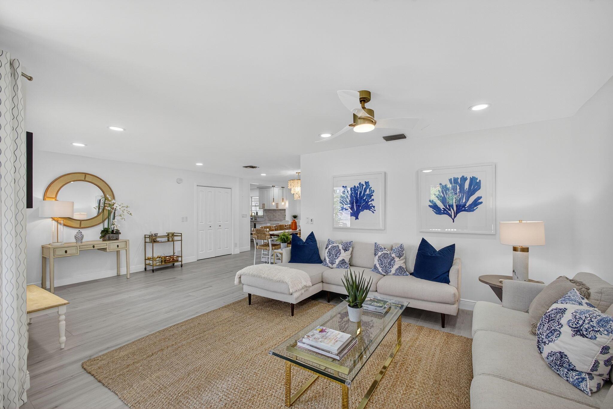 1123 N Lakeside Drive