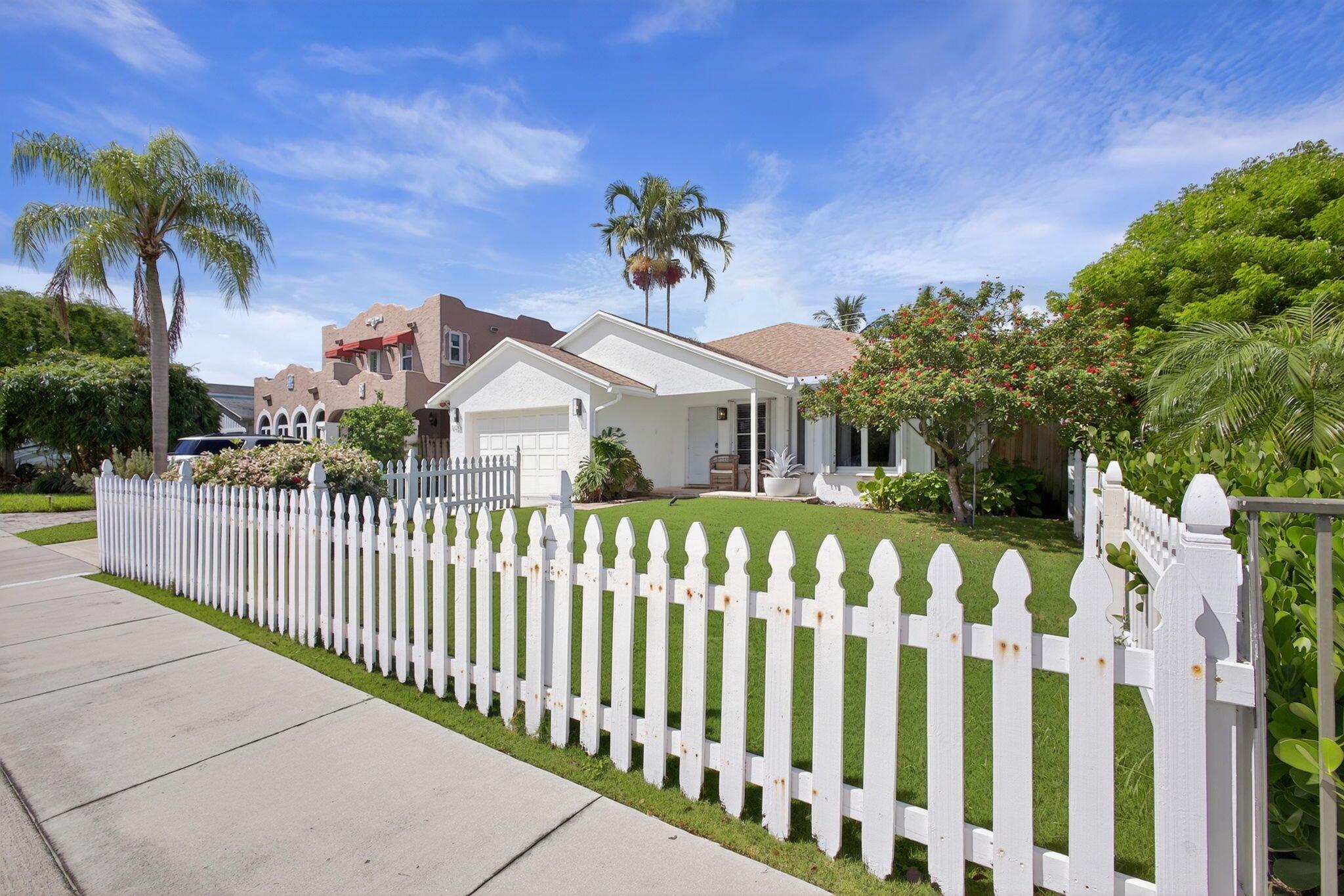 LAKE WORTH TOWN OF - Residential
