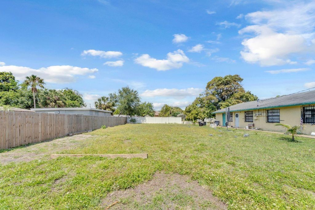 Photo of 625 NW 15th Avenue, Pompano Beach, FL 33069 (MLS # B26018668)