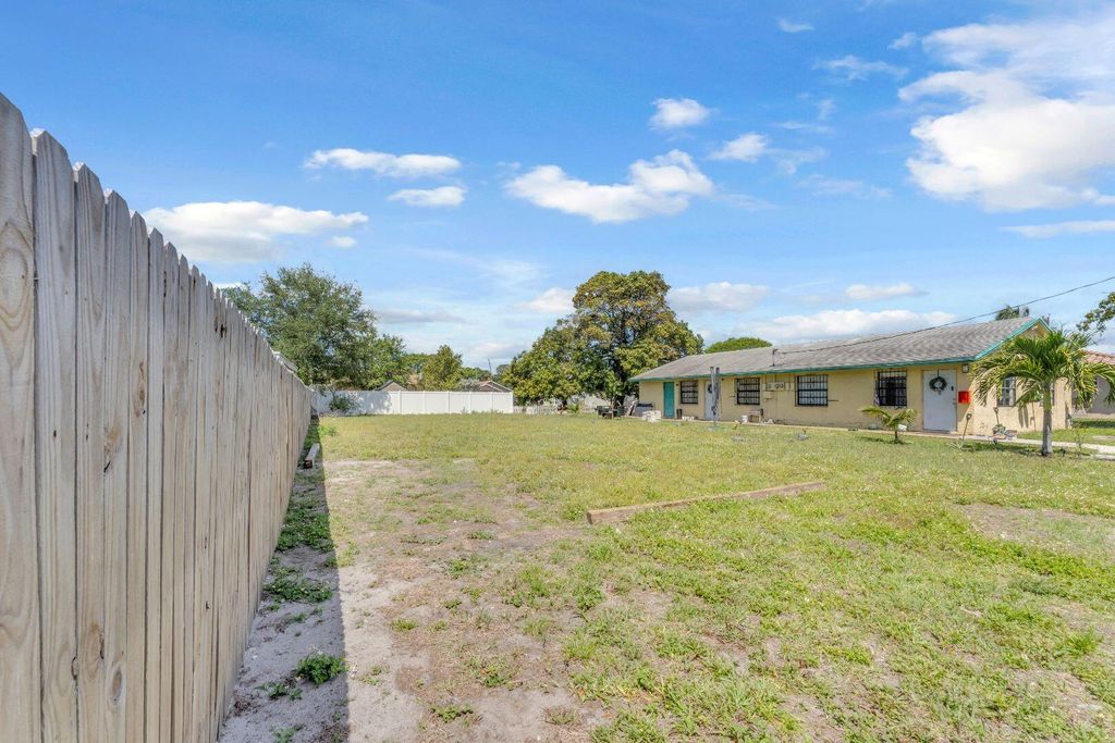 Photo of 625 NW 15th Avenue, Pompano Beach, FL 33069 (MLS # B26018668)