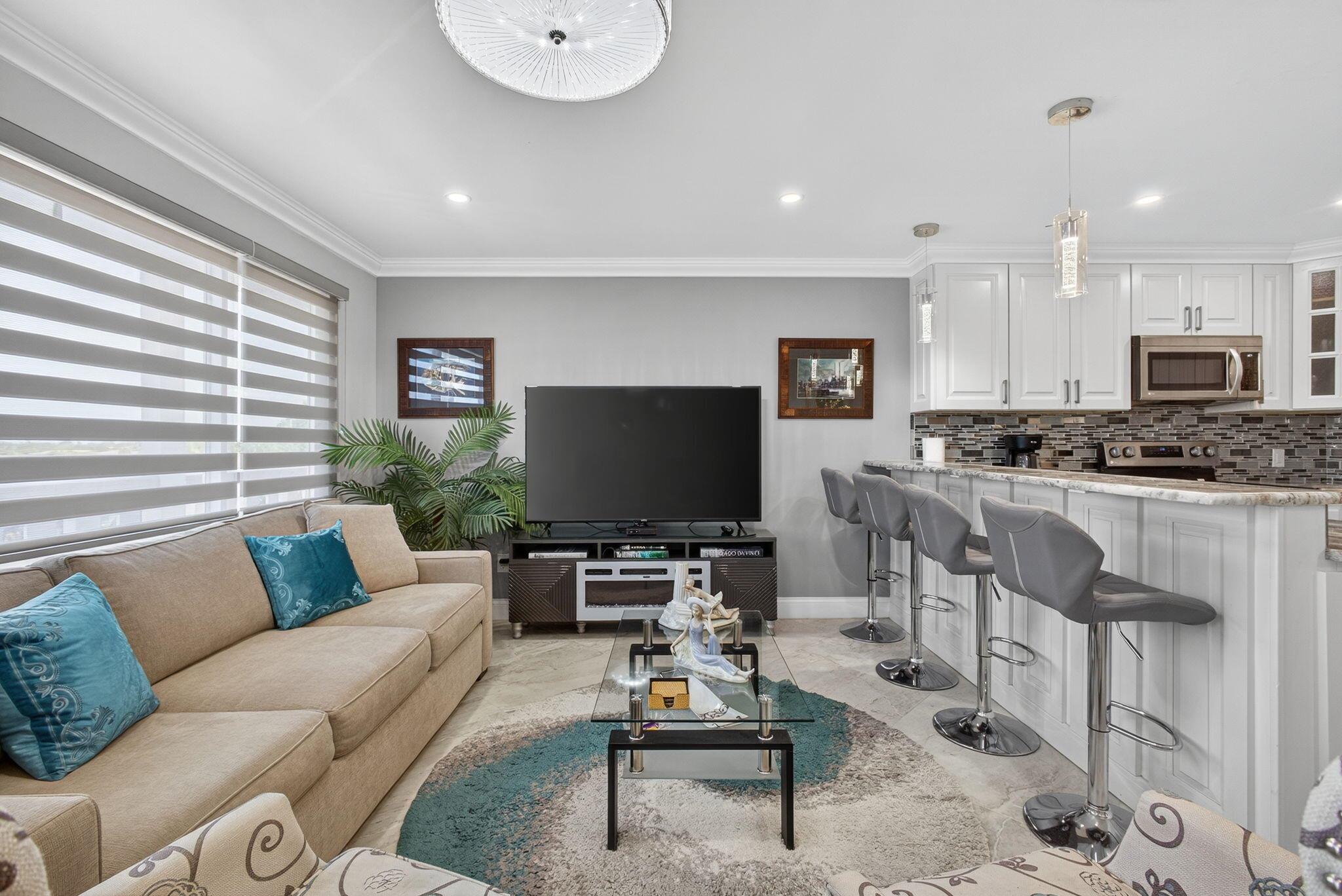 CENTURY VILLAGE DOVER CON - Residential